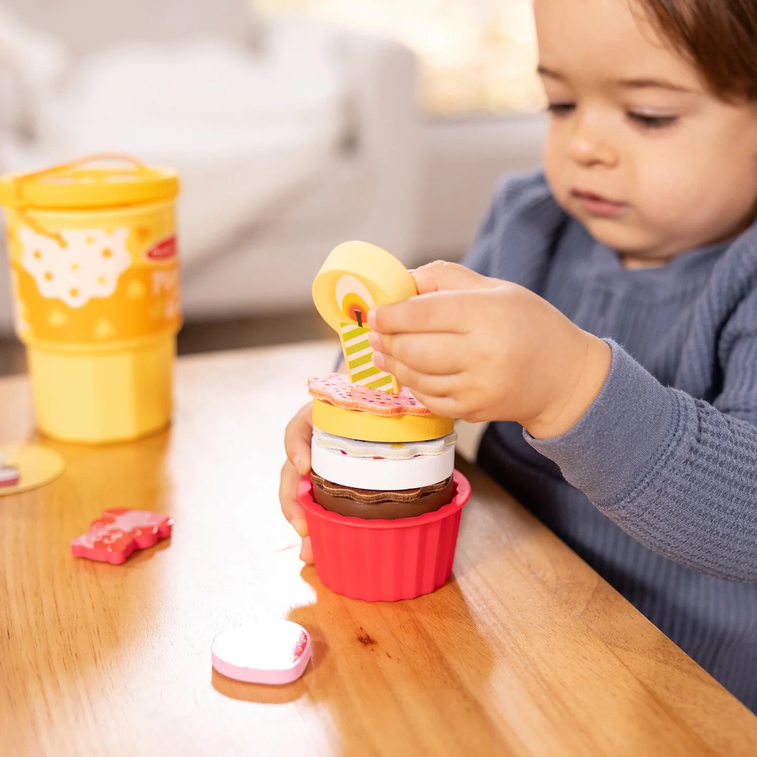 ของเล่นทำเค้ก คุ๊กกี้ คัพเค้ก มีเวลโคร่ 12ชิ้น Melissa & Doug Play to Go Cake & Cookies Play Set