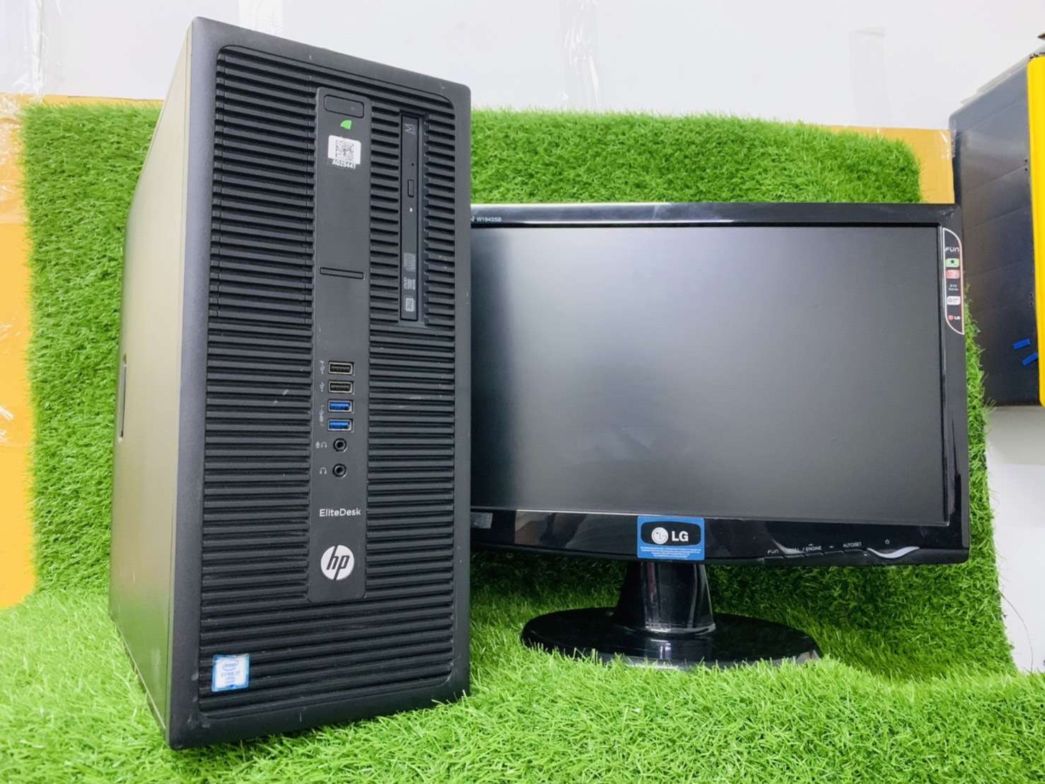 PC HP EliteDesk 800 G2 MT (Gen6) พร้อม จอ 19 นิ้ว