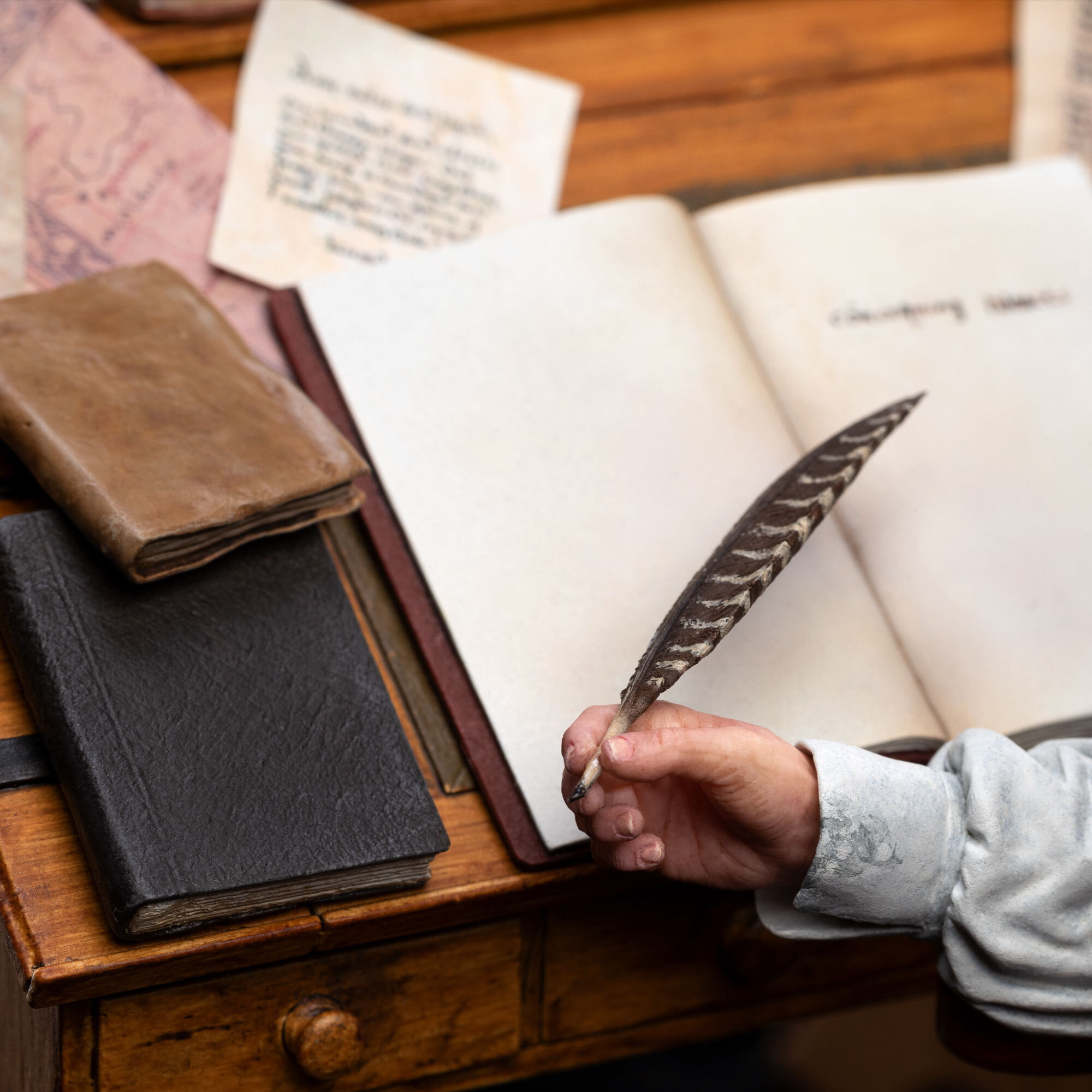 [สั่งจอง]Weta Workshop : Bilbo Baggins at His Desk