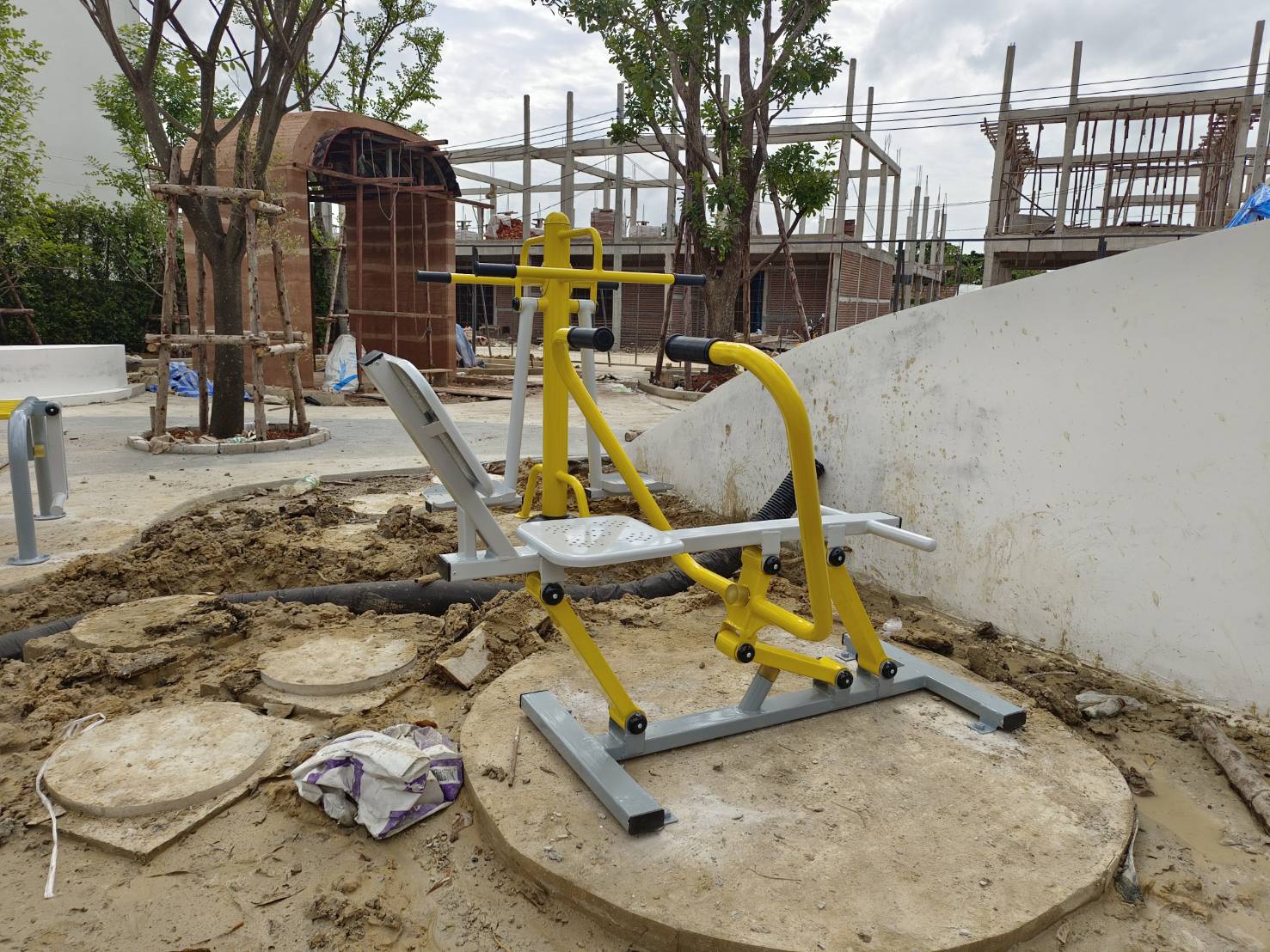 เครื่องออกกำลังกายกลางแจ้งผู้ใหญ่,บริหารแขน-หน้าท้อง (แบบกรรเชียงเดี่ยว) ,ลานกีฬาอเนกประสงค์ ,สวนสาธารณะ ,เทศบาล ,หมู่บ้าน ,ผลิตในไทย ,สั่งทำตามสีที่ต้องการได้ ขนาด 60x140x100 ซม.