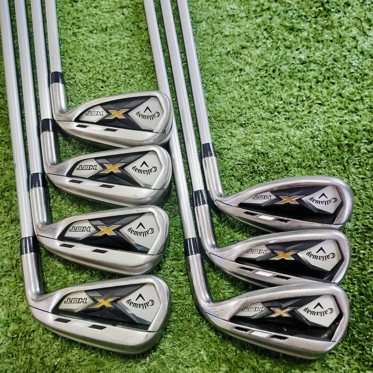ชุดเหล็ก Callaway X-HOT สุดร้อนแรง เป็นเหล็กที่ง่าย และตีมันส์ในเหล็กเดียว สภาพสวยเดิมทุกเหล็ก สติ๊กเกอร์ครบ ก้านกราไฟต์เบาแค่ 50 กรัม ไม้กอล์ฟพรีเมี่ยมมือสอง ของแท้ By NakaraLuxurious