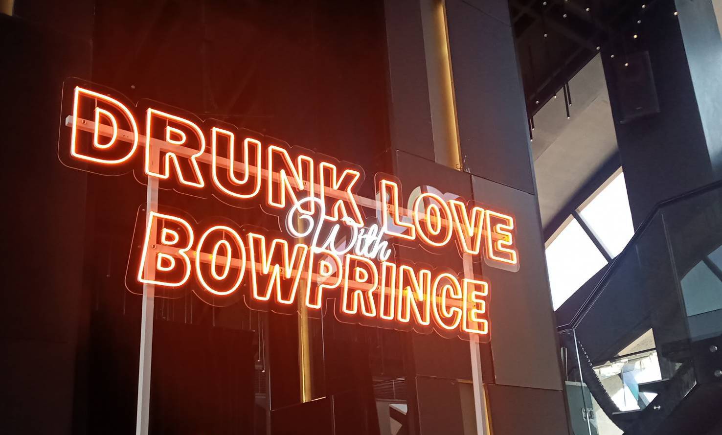 ป้ายไฟนีออนดัดLED แสงสีส้มและสีขาว ขนาด 200x62cm