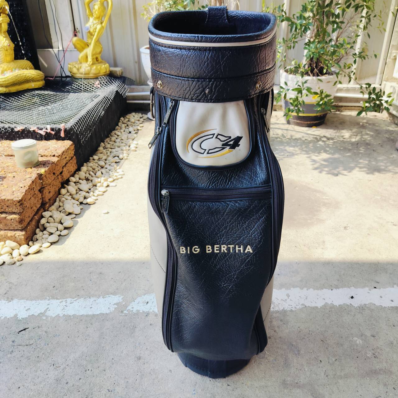 ถุงกอล์ฟ Callaway C4 มีแป๊ก COVER หลุด 1 จุด นอกนั้นสภาพสวยสมบูรณ์ สภาพเดิมๆ ถุง TOUR ใบใหญ่