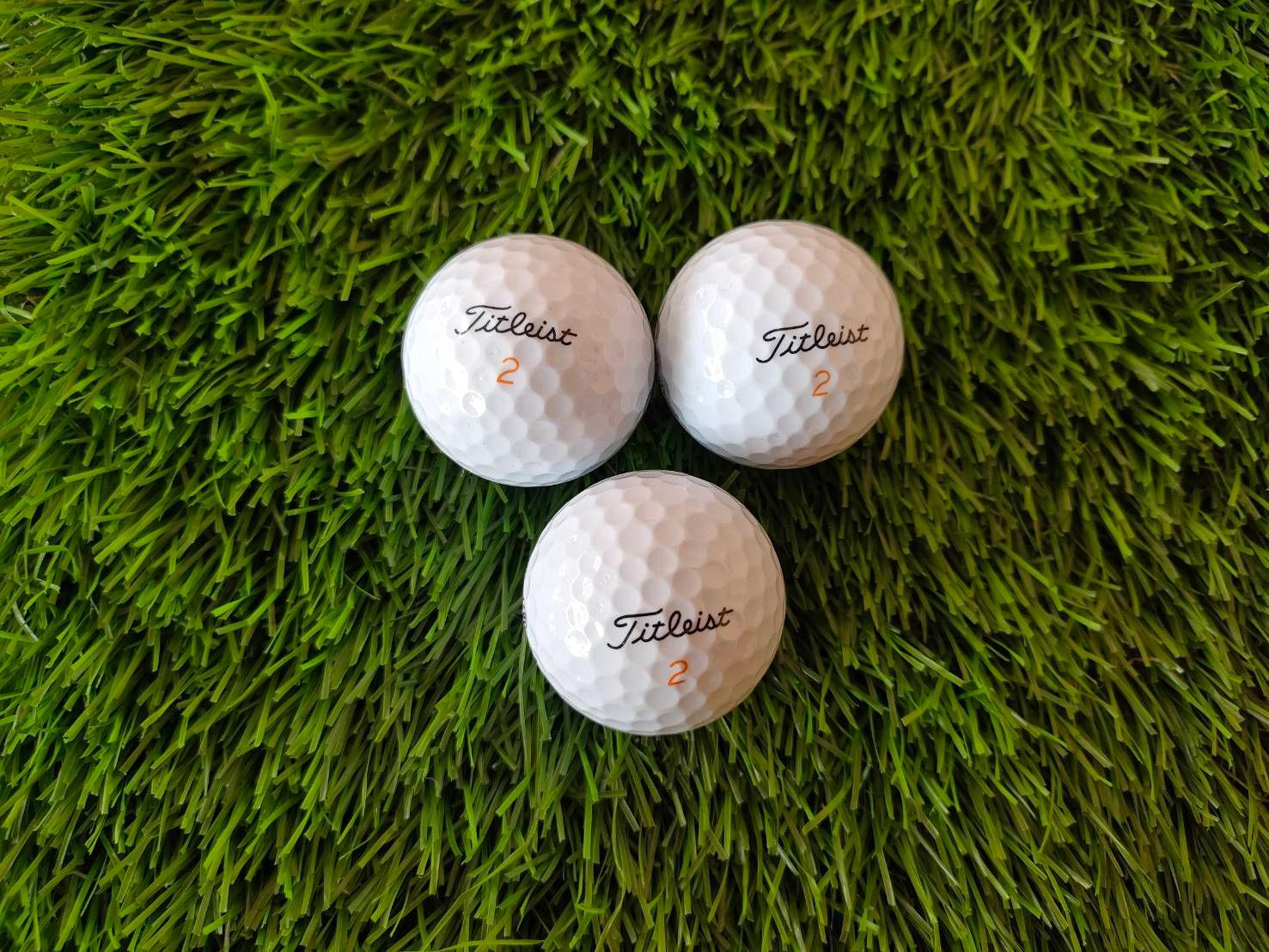 ลูกกอล์ฟ Titleist® Velocity™ รุ่นใหม่