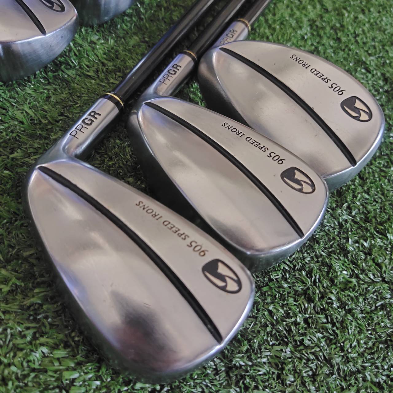 ชุดเหล็ก PRGR 905 เทคโนโลยี SPEED RIONS ช่วยให้หน้าไม้ ดีดเด้ง ตีง่าย ลูกพุ่งสูง ลดการสไลซ์-ฮุค