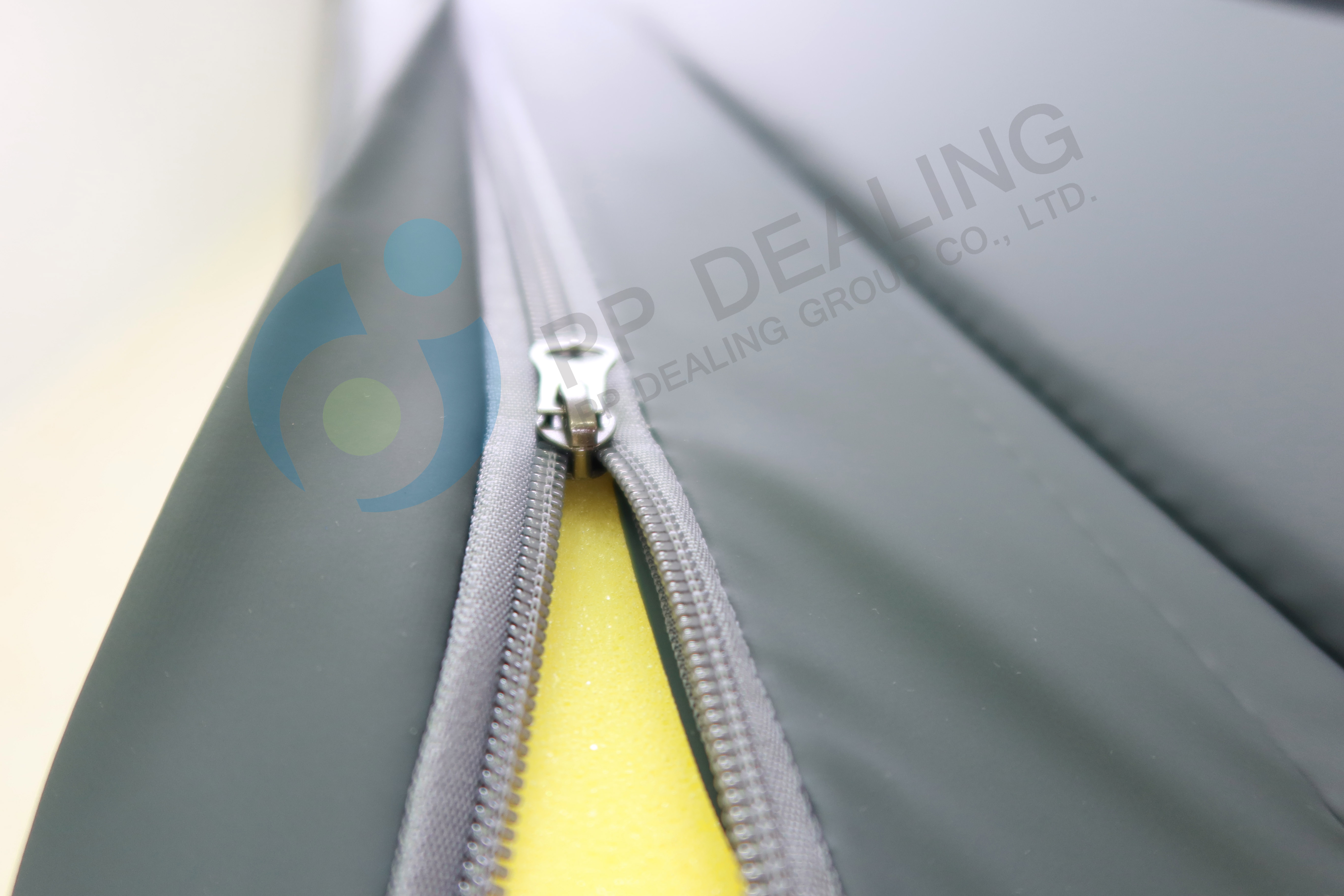 ที่นอนโฟมป้องกันแผลกดทับ ที่นอนโฟม ที่นอนผู้ป่วย เเบบเบาะ4ตอนรุ่น JS-SKP 008-100 หนา นุ่มสบาย กระจายแรงกดทับได้อย่างดี เป็นวัสดุโพลียูรีเทนโฟม สามารถกันน้ำได้