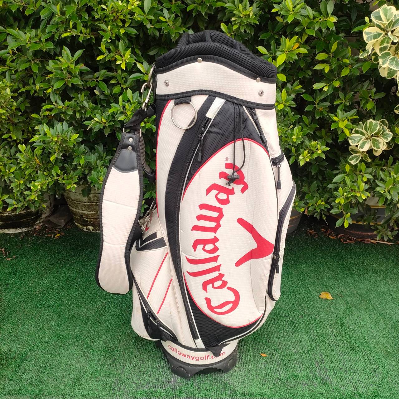 ถุงกอล์ฟ CALLAWAY ของแท้ มือสอง **สีซีดเล็กน้อย** กันน้ำ น้ำหนักเบามาก!! สภาพพร้อมใช้งาน ซิปดี ปากถุงสวย!!! มือสอง ของแท้ BY NakaraLuxurious