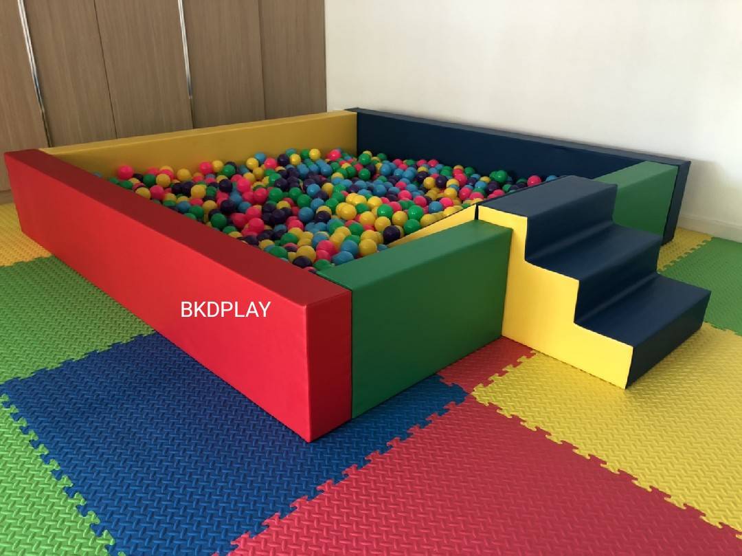 บ่อบอล พร้อมสไลด์ มีบันได อ่างบอลสี่เหลี่ยมนุ่มนิ่ม ,กันกระแทก เบาะนุ่ม หนัง pvc คอกกั้นเด็ก รับทำบ้านบอลในห้าง