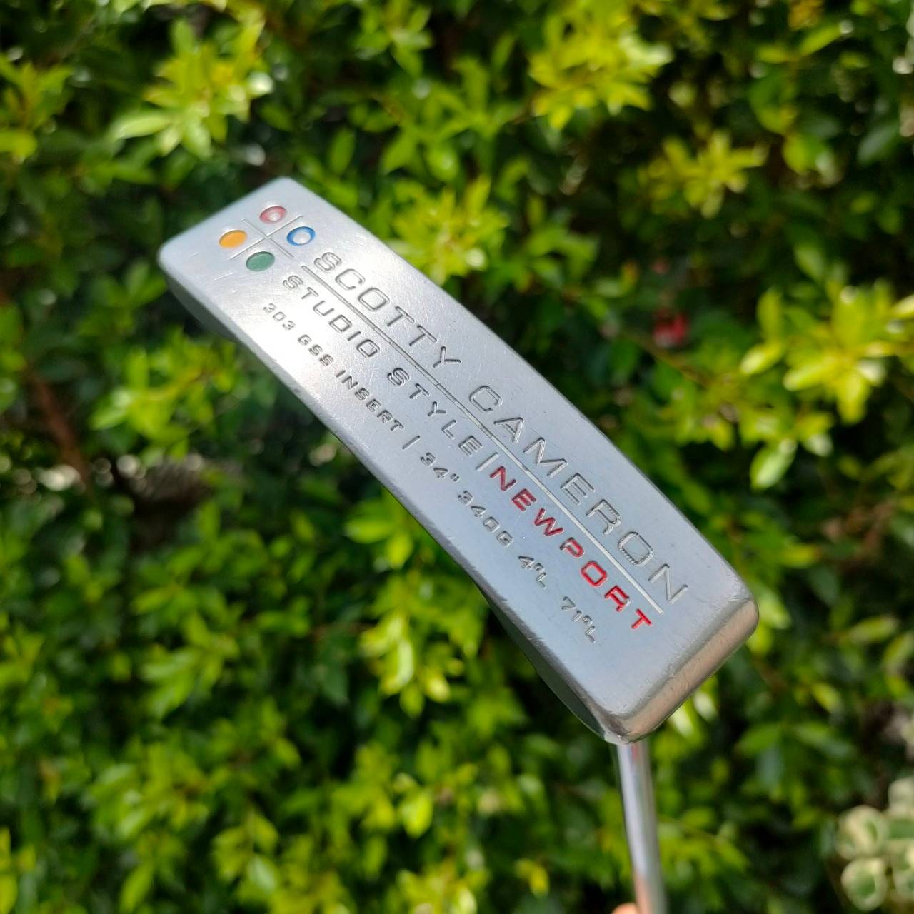 PUTTER TITLEIST SCOTTY CAMERON STUDIO STYLE NEWPORT 303 GSS INSERT สุดๆของสุดๆๆ สภาพสวยคุณภาพอันดับ 1 ในโลก ความยาว 34 นิ้ว กริฟ SUPER STORKE ** กริฟ มีลอก ** มาพร้อม COVER เดิมๆ ครับ