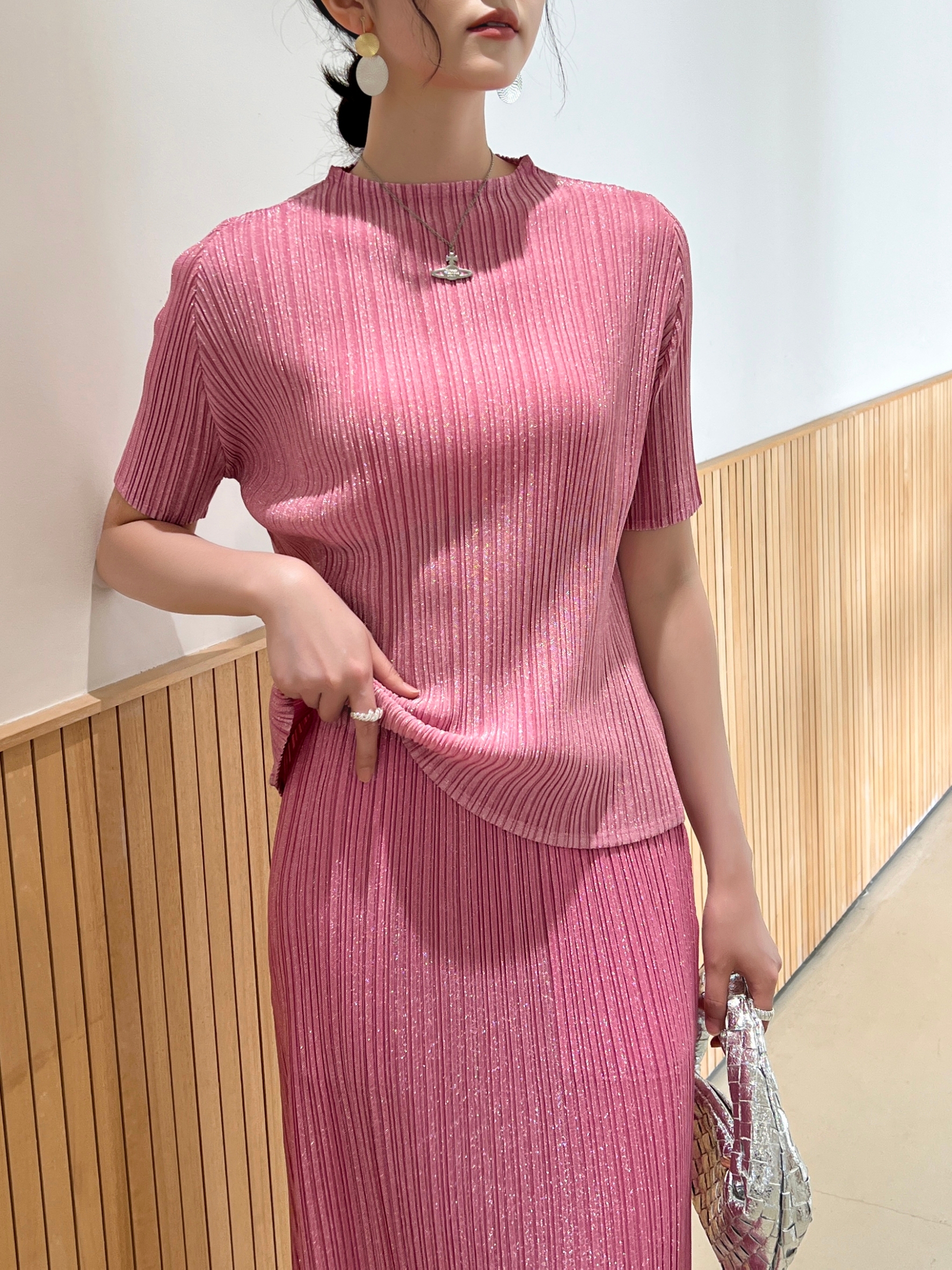 ปรับราคาลง20%!! 2MUAY รุ่น GJO3737 เสื้อพลีทคุณภาพ SHORT SLEEVE GLITTER PLEATED TOP 7 สี FREE SIZE