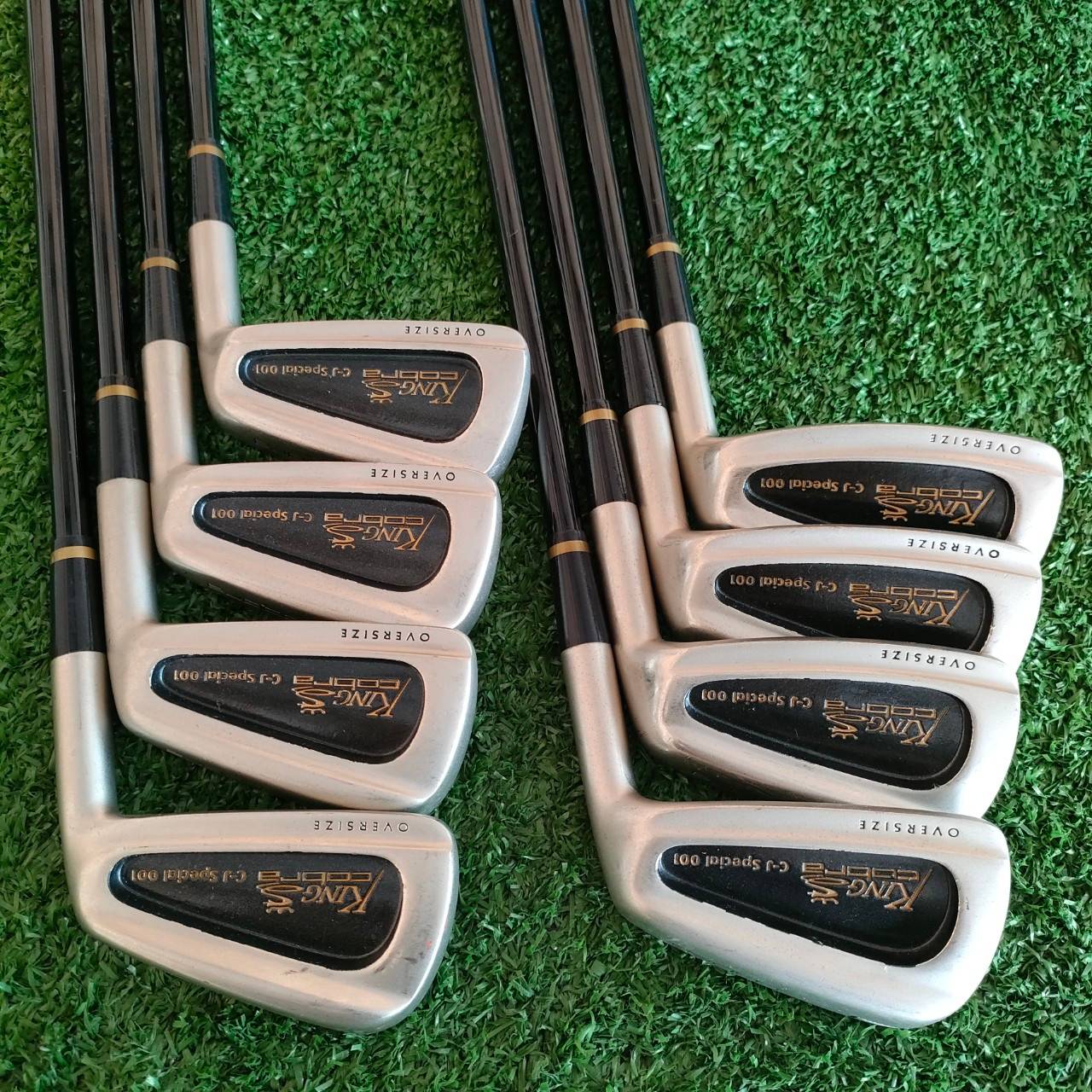 ชุดเหล็ก KING COBRA C-J SPECIAL 001 OVERSIZE มีเหล็ก 3,4,5,6,7,8,9,10 ก้าน KING COBRA FLEX R สภาพสวยเดิมเหล็กครบ COBRA เป็นแบรนด์ที่ตั้งใจผลิต ให้ออกมาตีง่ายมากๆและรุ่นนี้ ใบใหญ่ OVERSIZE ทำให้ตีโดนง่ายมาก ตีสบายๆระยะดี ทิศทางดี สปินดีครับ ราคาก็คุ้มแสนคุ