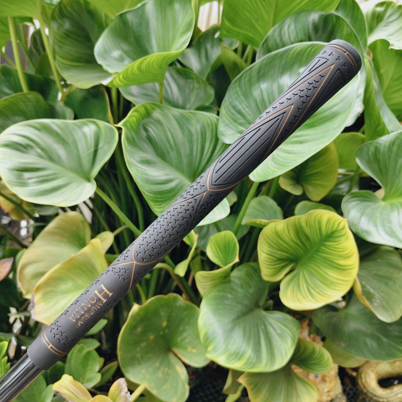 MUTSUMI HONMA PREMIUM MH606 (Iron 4α) – พลังแห่งความนุ่มที่ซ่อนอยู่ในดีไซน์ระดับพรีเมียม