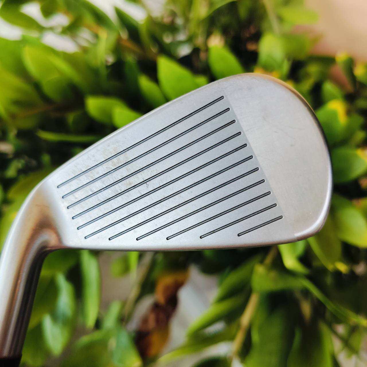 Mizuno FLI HI Utility Long Irons องศา 24 เป็นเหล็กยาวกึ่งไฮบริด ที่ใช้วัสดุ GRAIN FLOW FORGED ขั้นเทพ ตีง่าย ภายในโปร่งมี CAVITY ตีนุ่มมากๆ สปินดี ตกหยุด สภาพสวยเดิม ไม้กอล์ฟพรีเมี่ยมมือสอง ของแท้ By NakaraLuxurious