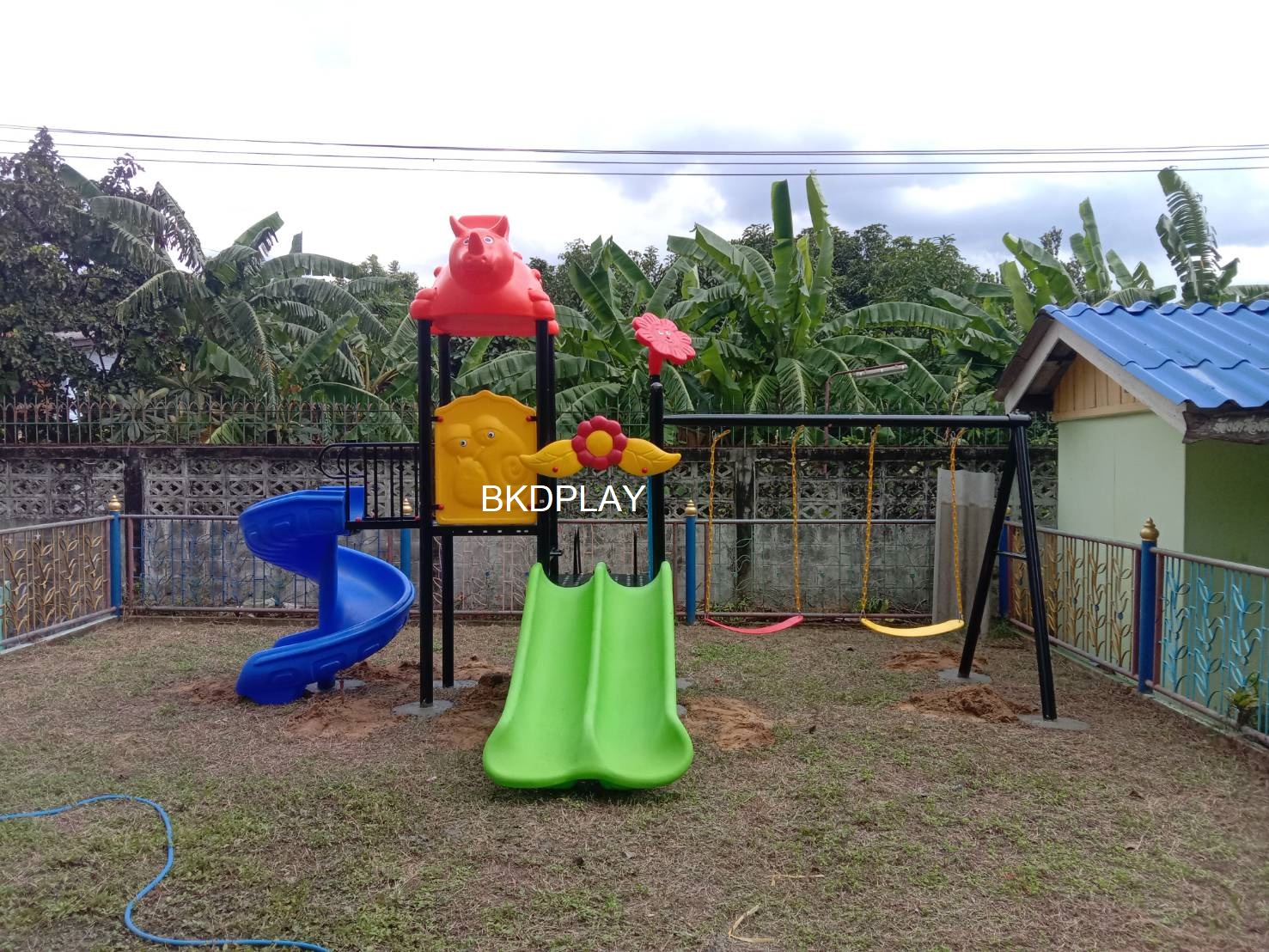 เครื่องเล่นสนามกลางแจ้ง เครื่องเล่นสนามในร่ม, เม่นน้อยกับเหล่าเพื่อนรัก ,สไลเดอร์, กระดานลื่น, ของเล่น,ครุภัณฑ์สนามเด็กเล่น, สพฐ,โครงการโรงเรียนประชารัฐ