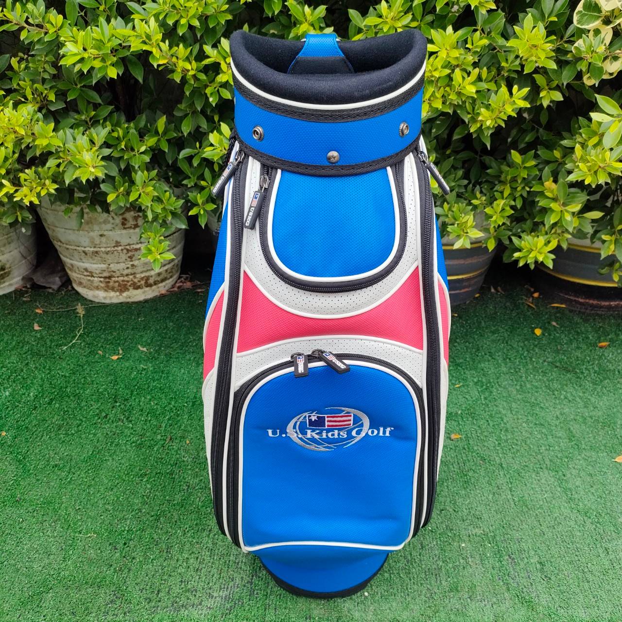 ถุงกอล์ฟเด็ก U.S.KIDS GOLF TOUR SERIES - สีน้ำเงิน ขนาดไชส์ของถุง ปากถุง 7.5 นิ้ว ความสูงของถุงกอล์ฟ 28 นิ้ว ถุงกอล์ฟที่ดีที่สุด สำหรับเยาชน ถุง TOUR มือหนึ่ง ของแท้ BY NakaraLuxurious