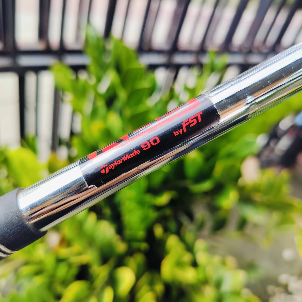 ชุดเหล็ก Taylormade R11 ด้านหลังมีโพรง CAVITY ออกแบบสปอร์ต สวย และตีง่าย ตีไกลในเหล็กเดียว ไขปรับทิศทางได้อีกด้วย ไม้กอล์ฟพรีเมี่ยมมือสอง ของแท้ By NakaraLuxurious