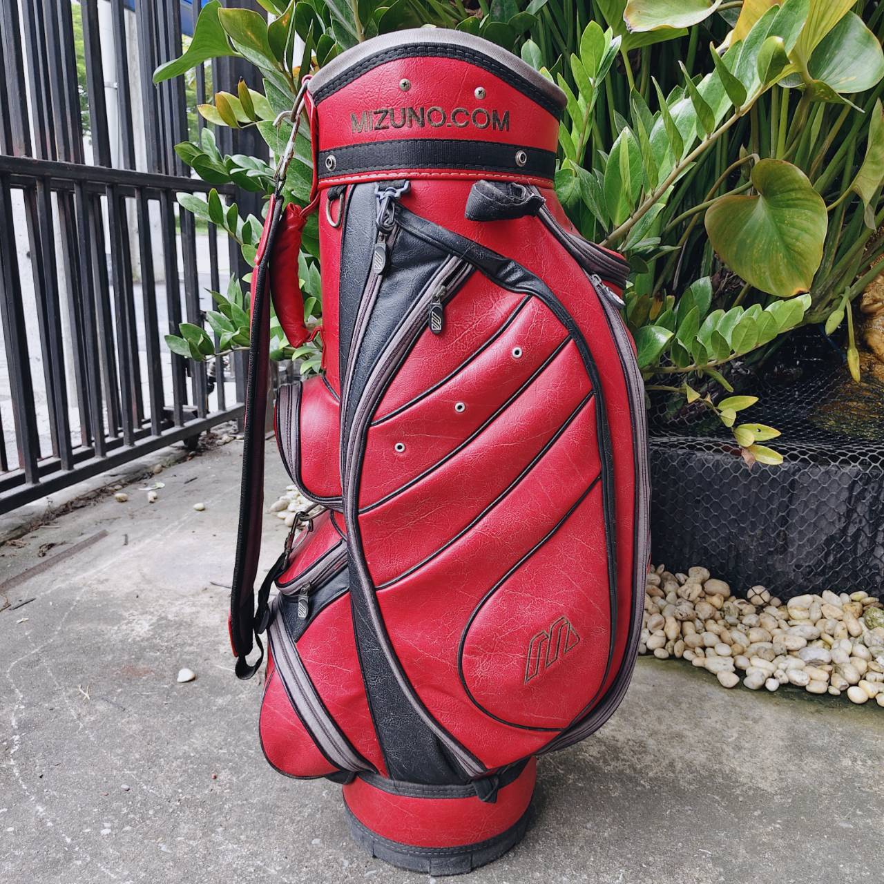 ถุงกอล์ฟ MIZUNO สีแดงหนังแท้ 🇯🇵 มือสองนำเข้าจากญี่ปุ่น สไตล์สปอร์ตหรู ดูโดดเด่นทุกมุมสนาม