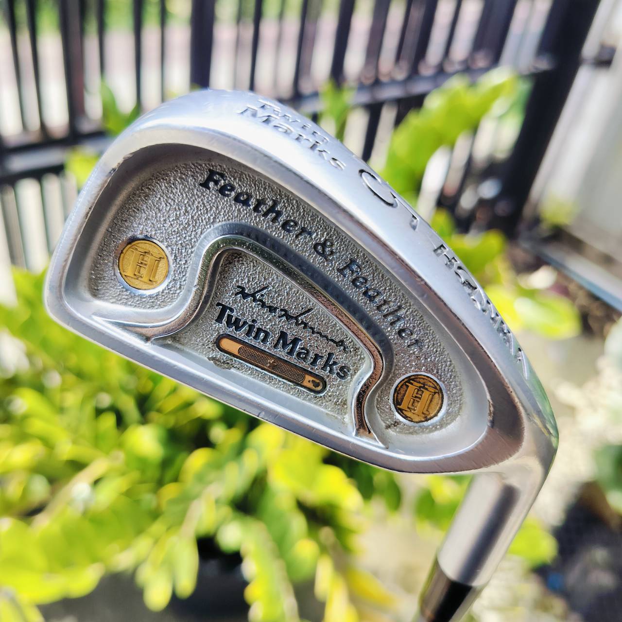 ชุดเหล็ก HONMA Twin Marks Feather & Feather ในตำนาน มีสองเหรียญที่เป็นเอกลักษณ์ เป็นซีรี่พรีเมี่ยมของ HONMA ก้าน DORIC TITANIUM *1 ดาว* ไม้กอล์ฟพรีเมี่ยมญี่ปุ่นมือสอง ของแท้ By NakaraLuxurious