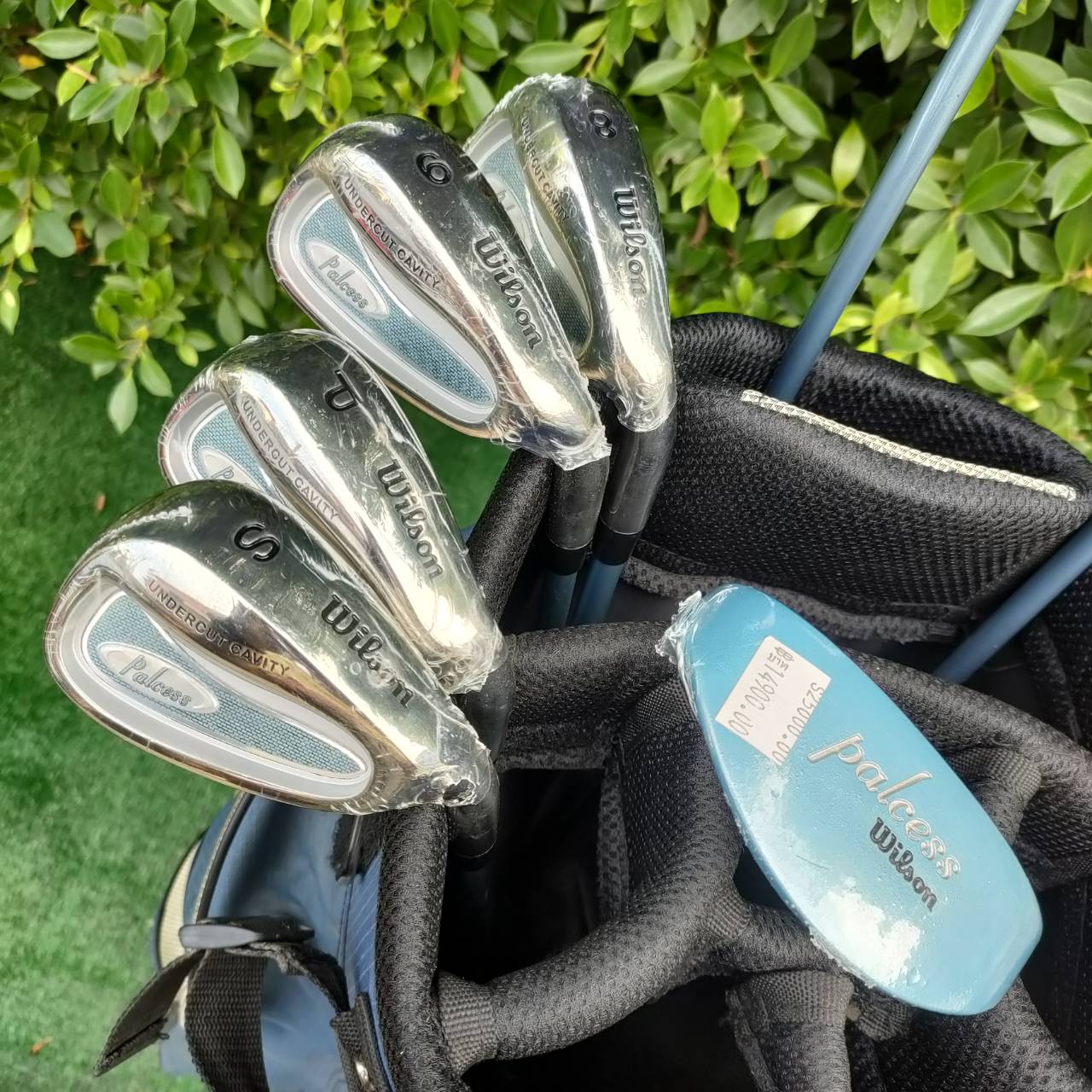 **ไม้กอล์ฟสำหรับผู้หญิง** LADYSET WILSON PALCESS ของใหม่มือหนึ่ง คุณภาพดีมาก ชุดนี้ไม่มี Driver และเหล็กยาว เพราะ Driver และ ไฮบริด เป็นไม้พิเศษที่สามารถไปเลือกซื้อแยกชิ้น เพื่อที่จะได้หัวใหญ่และเทคโนโลยีทันสมัย อย่างในปัจจุบัน ไม้กอล์ฟมือสอง ของแท้ BY Na
