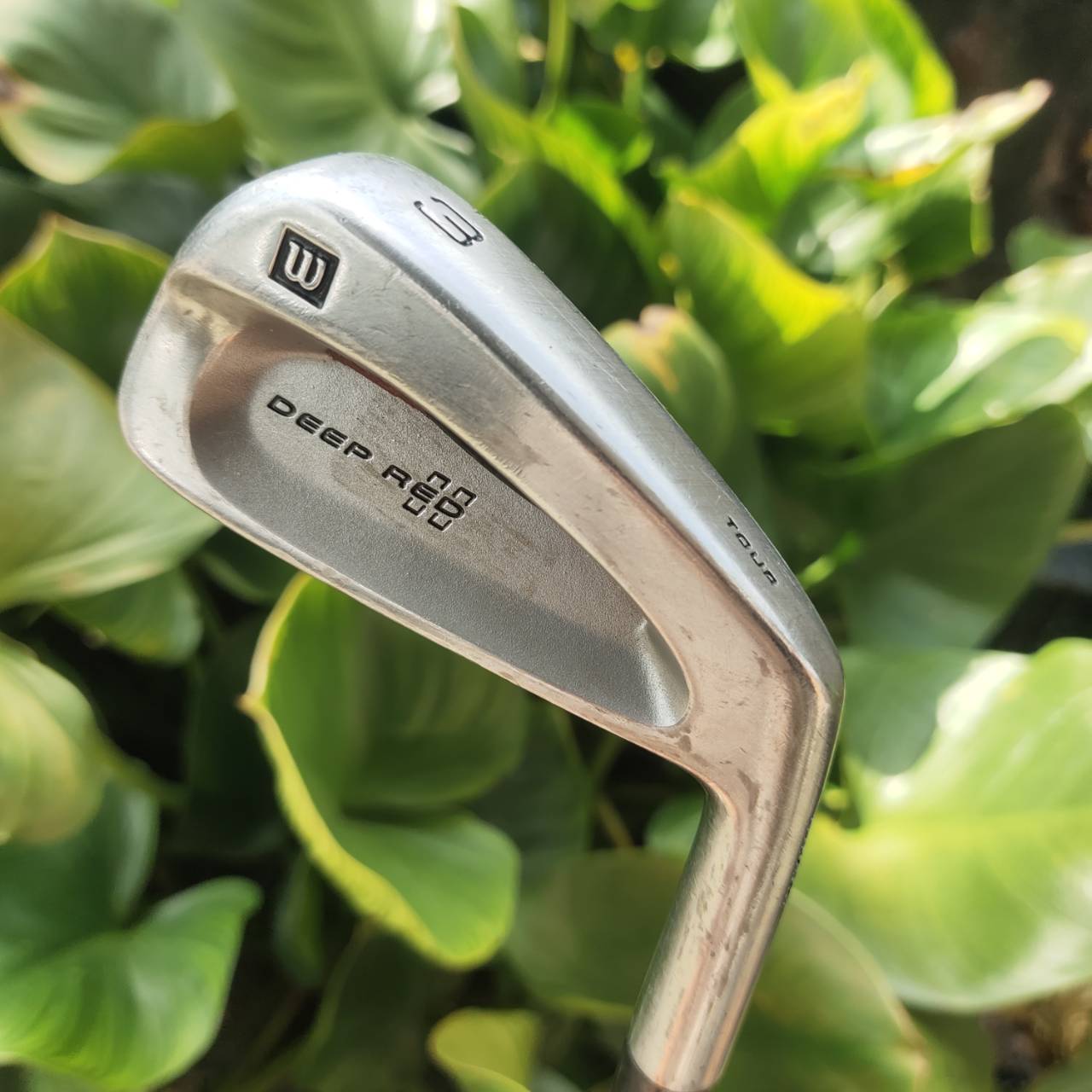 เหล็ก 3 WILSON DEEPRED TOUR เน้นไม้เหล็ก cavity-back ลูกง่าย และ forgiveness สูง