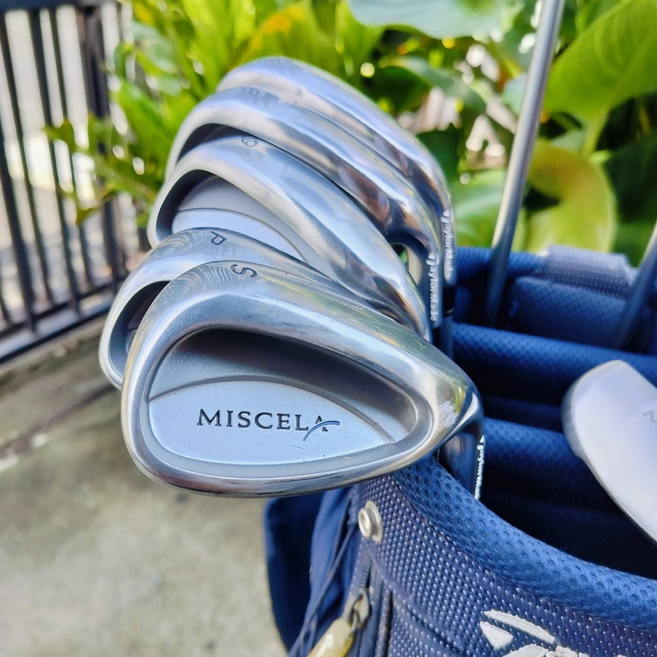 🏌️♀️ไม้กอล์ฟสำหรับผู้หญิง 🏌️♀️ ** ถุงกอล์ฟมีตำหนิ มีรูป** . SET TAYLORMADE MISCELA เป็นก้านเบาพรีเมี่ยมจริงๆ หัวไม้หัวใหญ่ หน้าเด้ง ตีตรง ไม้ช่วยเพิ่มระยะให้อย่างดี ไม้กอล์ฟพรีเมี่ยมมือสอง ของแท้ By NakaraLuxurious