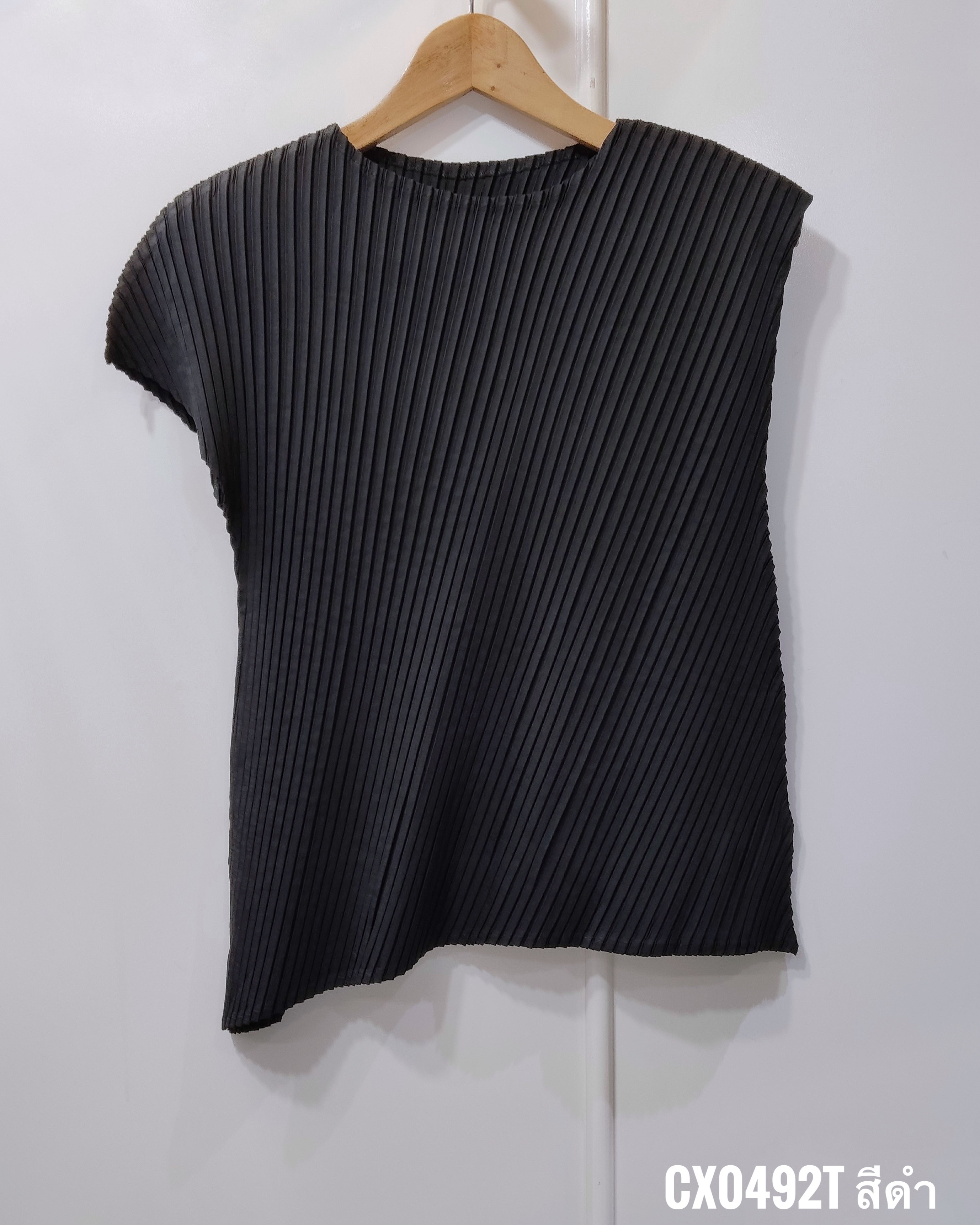 2MUAY รุ่น CX0492T เสื้ออัดพลีท ROUND NECK DIAGONAL PLEATED TOP สีดำ FREE SIZE