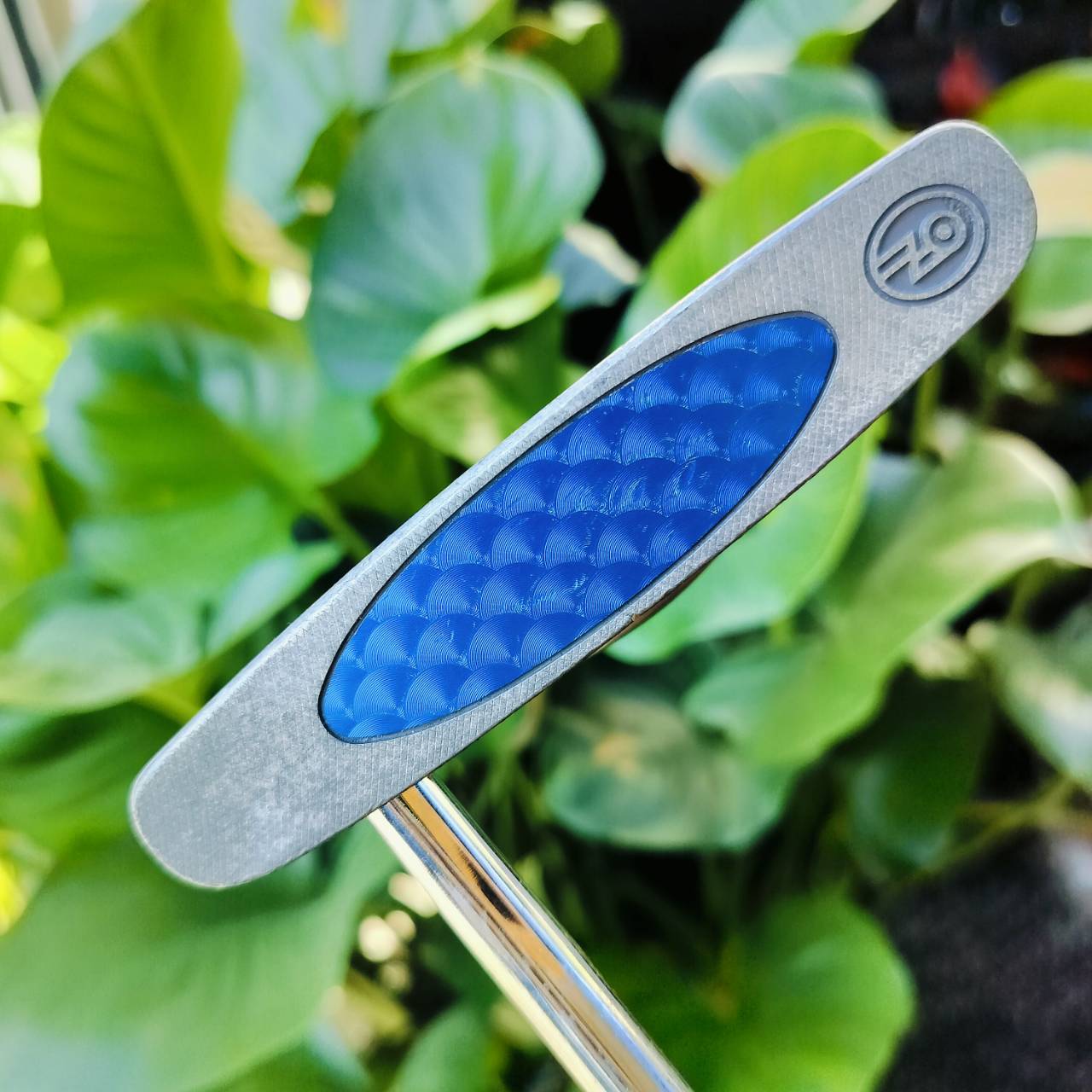 PUTTER NIKE OZ ยาว 34 นิ้ว สภาพสวยเดิมมากค่ะ รุ่นนี้ดีมาก!!! น้ำหนักดีมาก วางตุ้มน้ำหนักไว้ถูกจุด พัตต์ฟอลโล่ทรูดีมาก ชดเชยผิดพลาดดีมาก ไม้กอล์ฟมือสอง ของแท้ By NakaraLuxurious