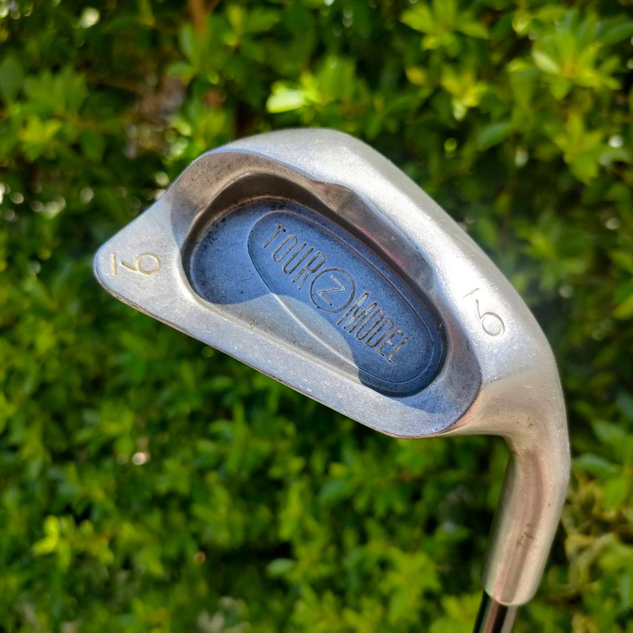 ชุดเหล็ก TOUR Z MODEL มีเหล็ก 3-9 เเละ PW SW ก้าน CHAMPIO FLEX R สภาพสวยมาก เดิมๆทุกอย่าง ใบออกแบบมาให้ตีง่ายมาก กระจายน้ำหนักได้ดีมากๆ ไม้กอล์ฟมือสอง ของแท้ BY NakaraLuxurious