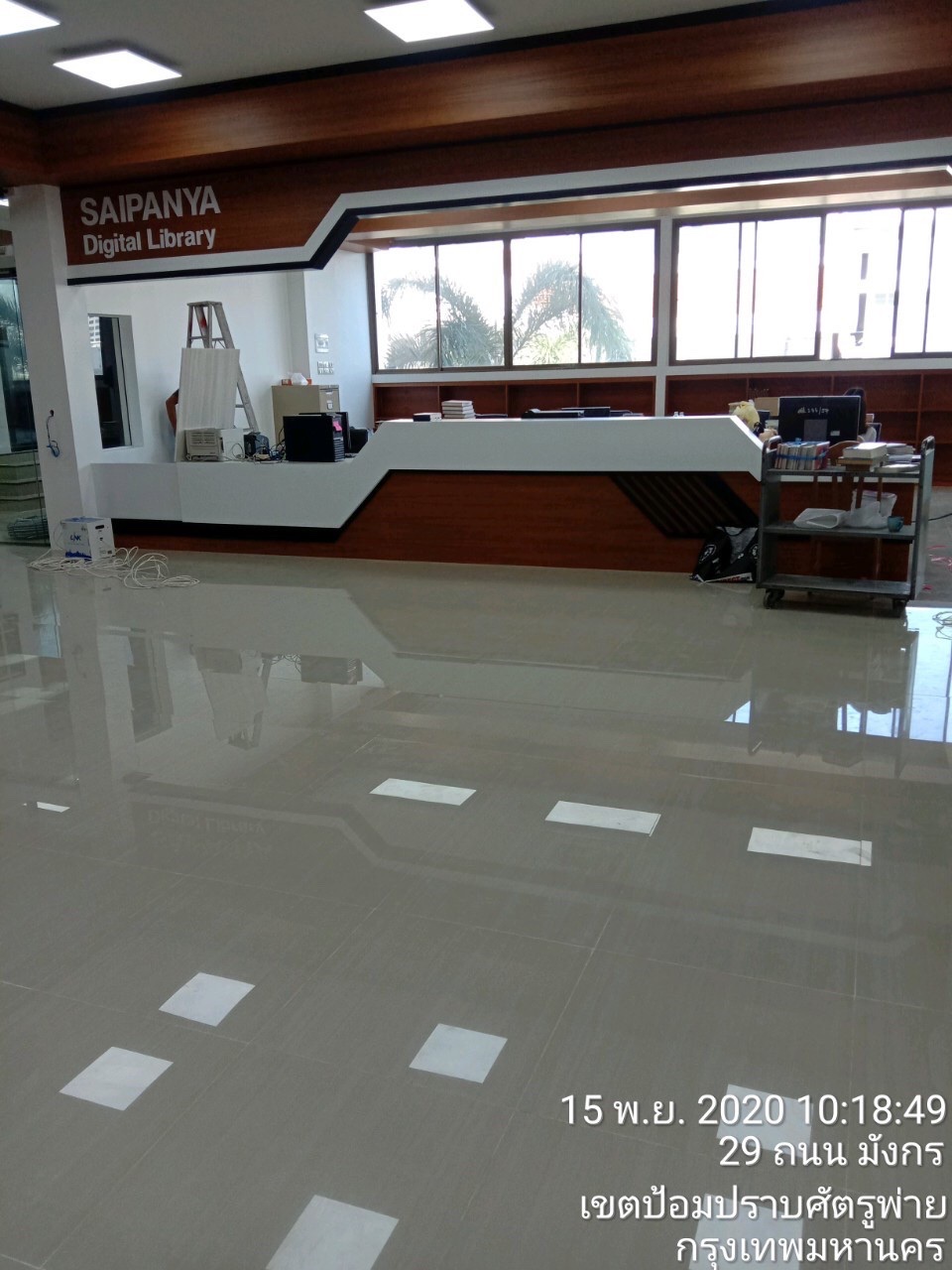 รร.สายปัญญา ปูกระเบื้องพื้น&ติดตั้งกระดานถนอมสายตา