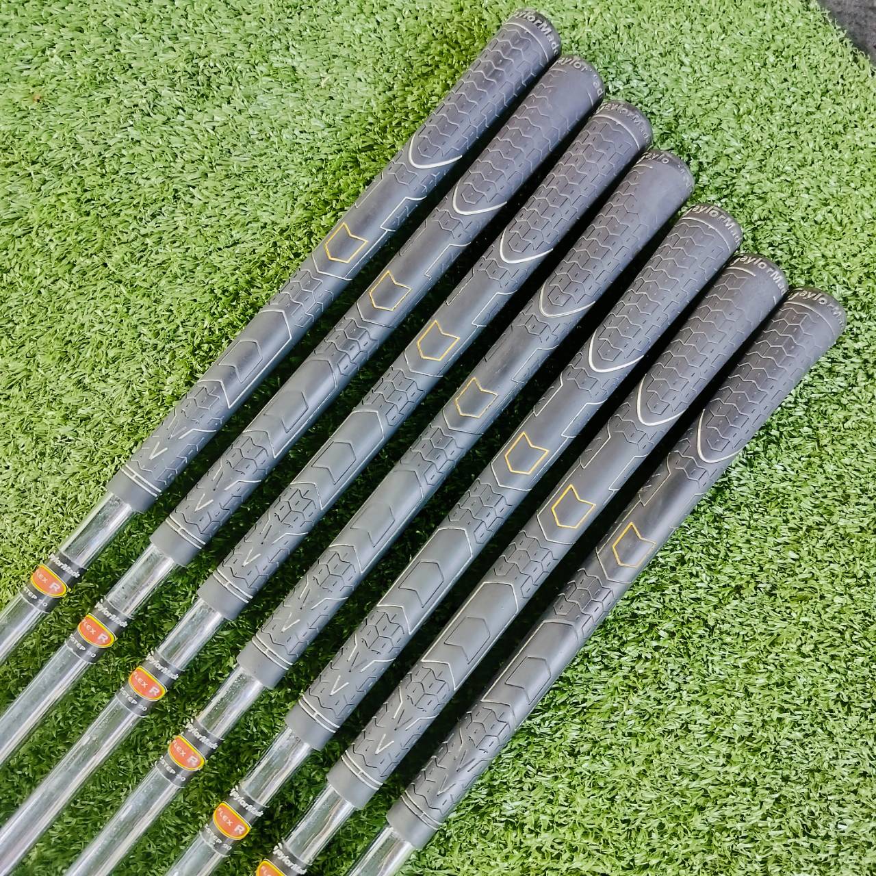 ชุดเหล็ก Taylormade R7 Draw ก้าน เหล็กน้ำหนักเบา 90 กรัม FLEX R วางหมุดน้ำหนักไว้พิเศษ เป็นรุ่น Draw สำหรับนักกอล์ฟที่มักตีเฟดออกขวา สามารถกลับมาตีได้ตรงขึ้นอย่างมาก ไม้กอล์ฟพรีเมี่ยมมือสอง ของแท้ By NakaraLuxurious