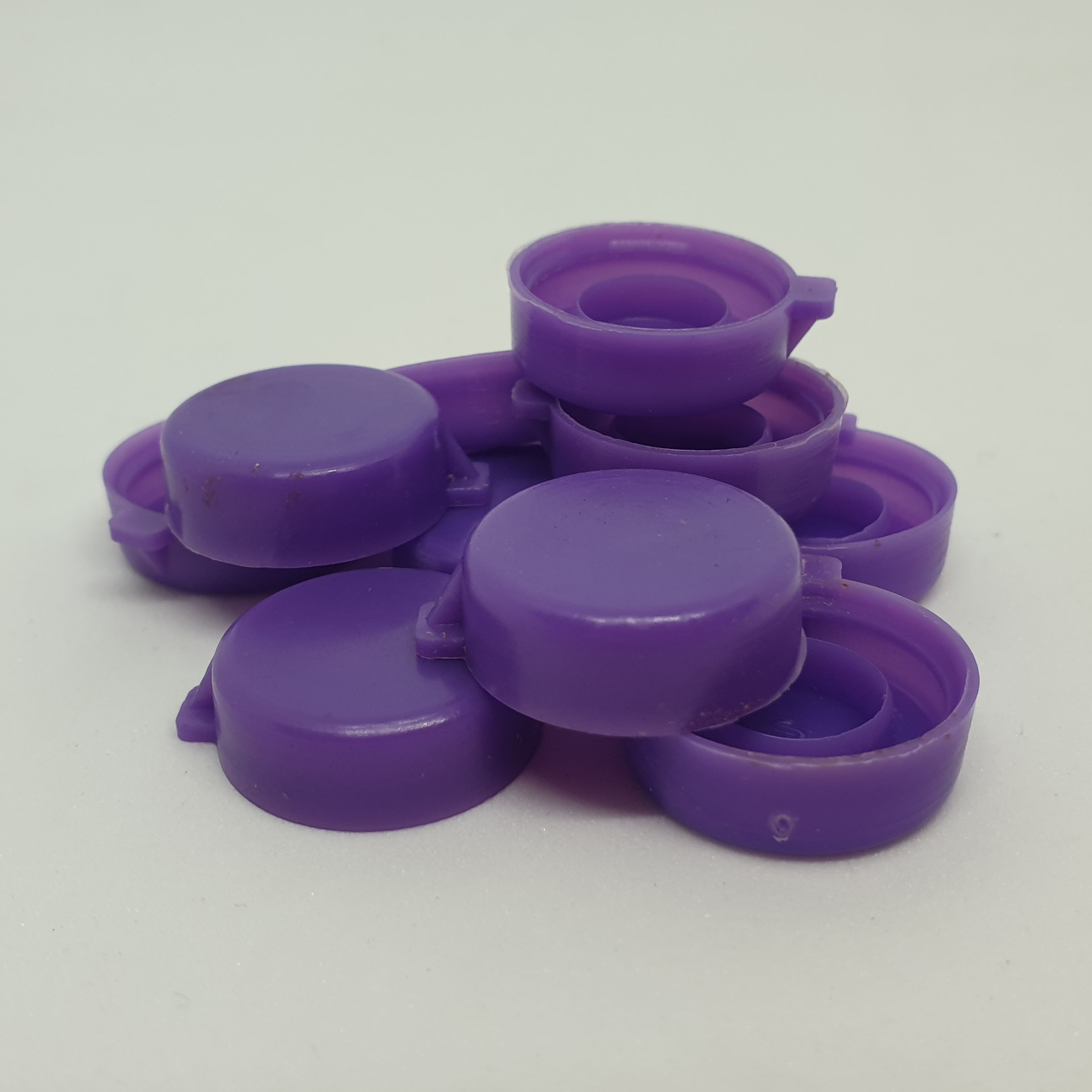 ฝาหมวก หลายสี 500 ชิ้น (0.7 บาท)