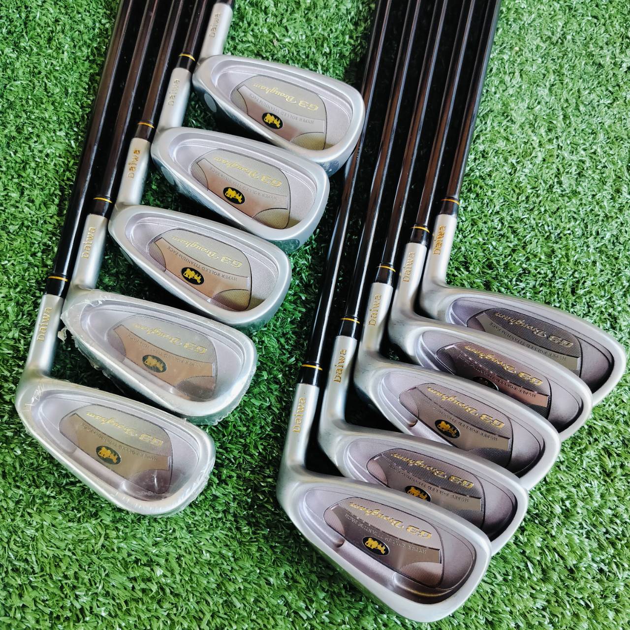 ชุดเหล็กหน้าเด้ง!!! Daiwa G3 Brougham premium ชุดใหญ่ 10 ชิ้น 3 4 5 6 7 8 9 PW SW FW ครบมาก หน้าใบเหล็กฝังแผ่นไทเทเนี่ยม สวยมาก ตีไกลสุดขีด ก้าน HYPER KICK FLEX R ไม้กอล์ฟพรีเมี่ยมมือสอง ของแท้ By NakaraLuxurious