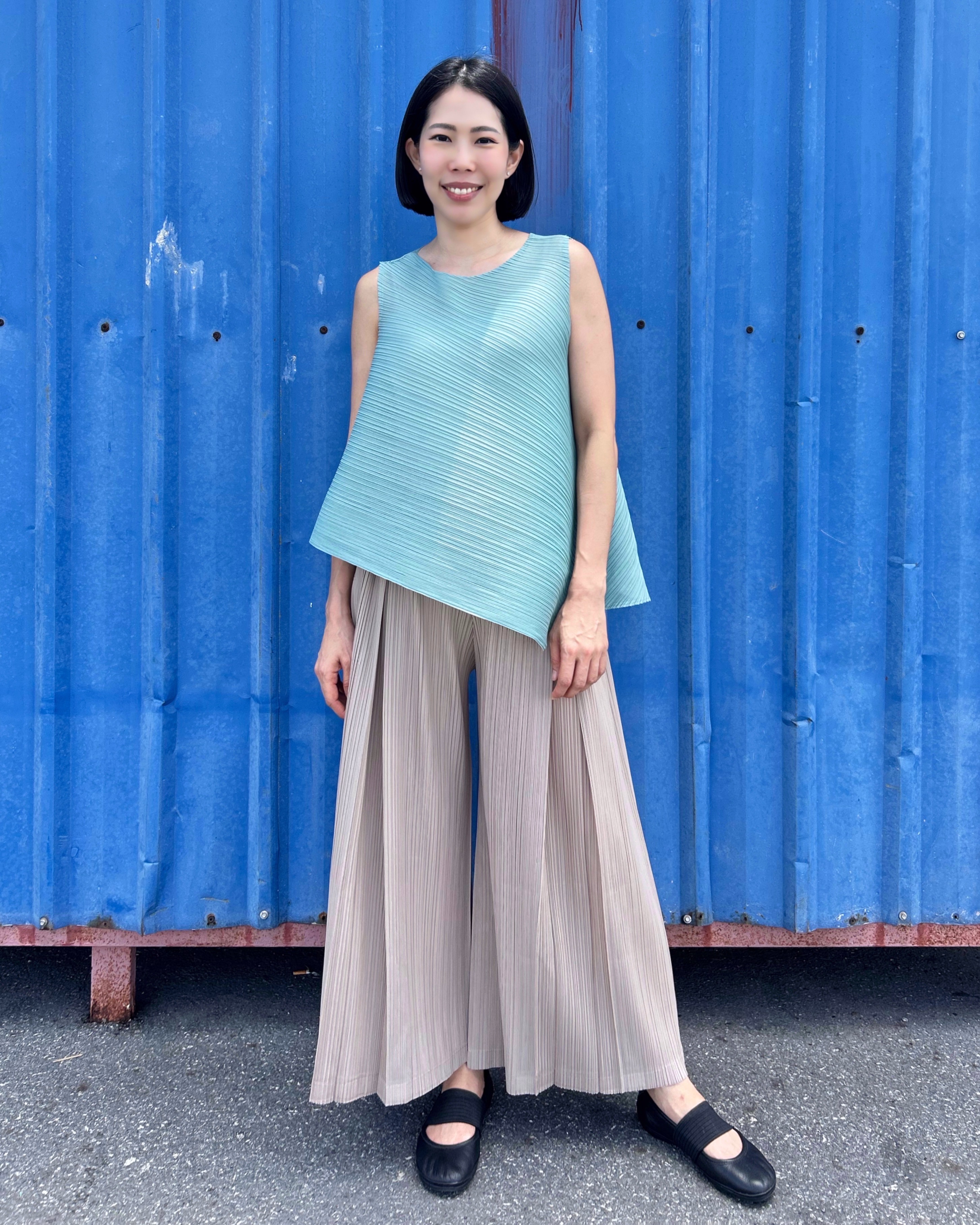 2MUAY รุ่น GJO10240 เสื้ออัดพลีท SLEEVELESS ASYMMETRIC PLEATED TOP