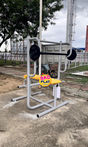 เครื่องออกกำลังกายกลางแจ้งผู้ใหญ่, ชุดอุปกรณ์ บริหารแขน หัวไหล่ หน้าอก แบบนอน ยกน้ำหนัก ลานกีฬาอเนกประสงค์ ,สวนสาธารณะ ,เทศบาล ,หมู่บ้าน ,ผลิตในไทย ,สั่งทำตามสีที่ต้องการได้ ขนาด 100x100x150 ซม.