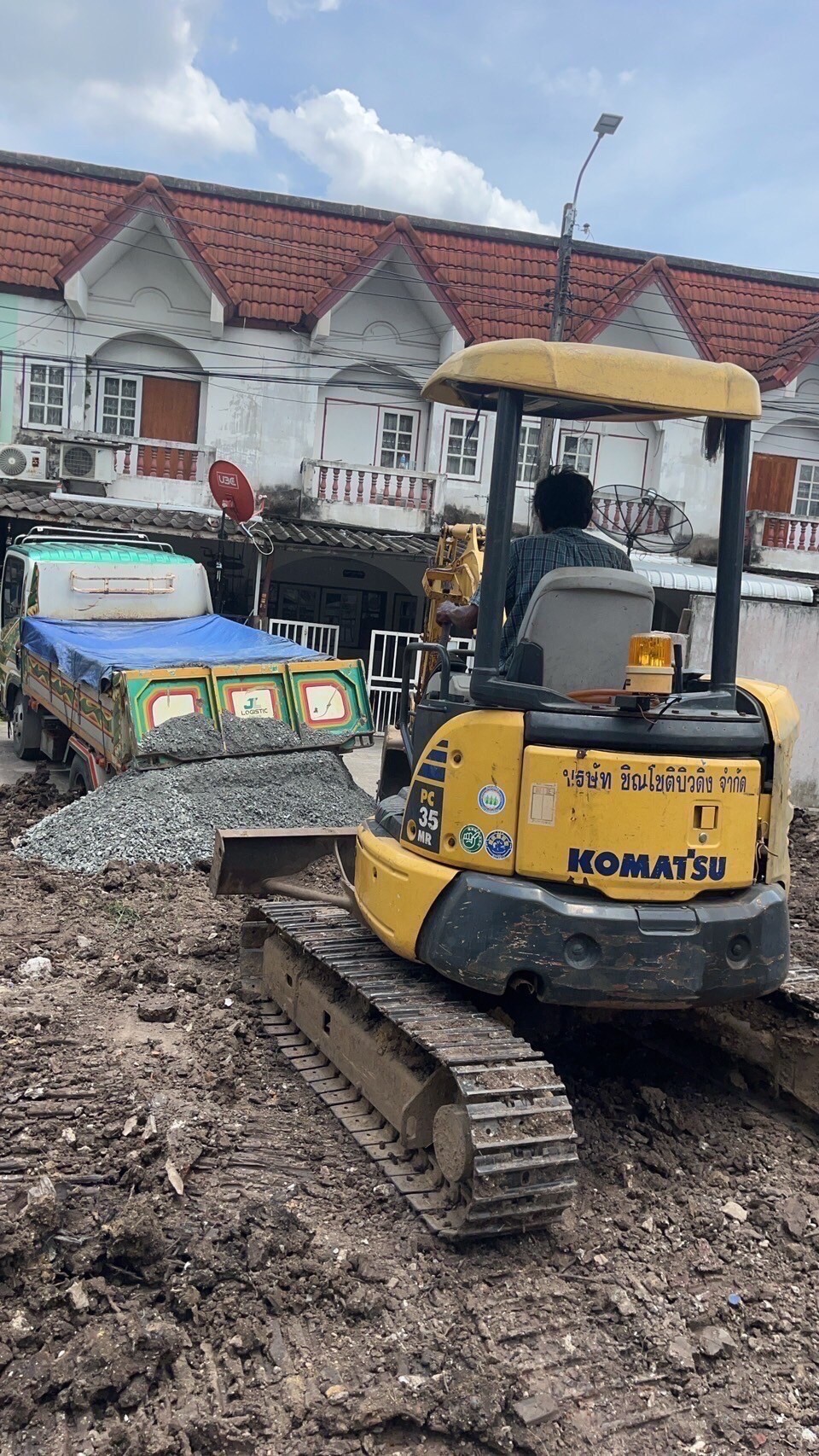 ลานที่จอดรถ อาจารย์หมอ ร.พ.ศิริราช