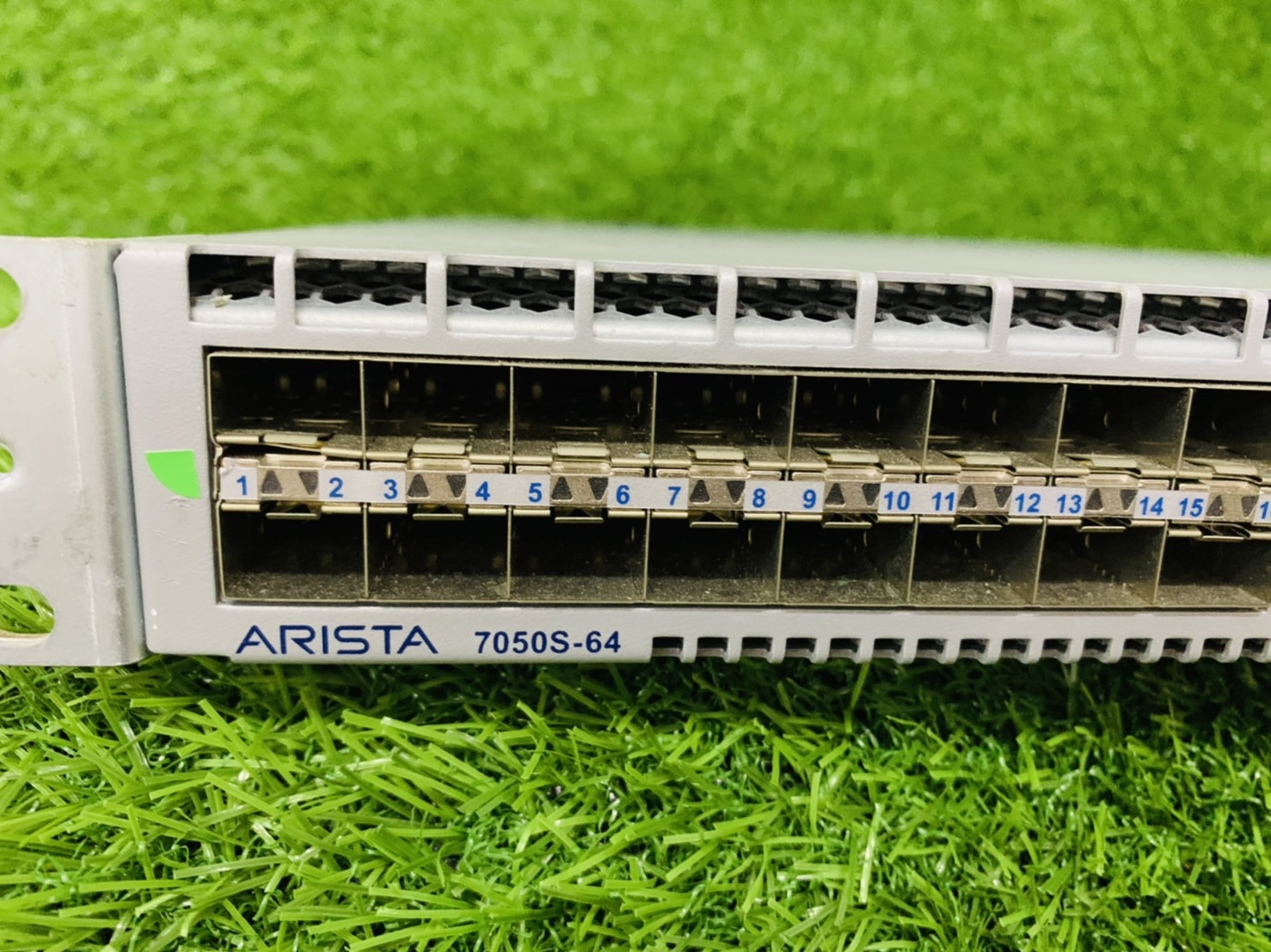 สวิตซ์ Arista DCS-7050S-64 Switch