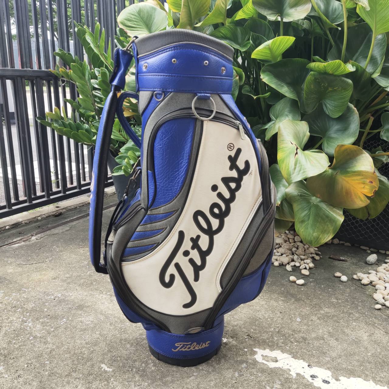 ถุงกอล์ฟ Titleist ถุง TOUR ใบใหญ่ มือสอง สภาพสมบูรณ์ เดิมๆเลยค่ะ