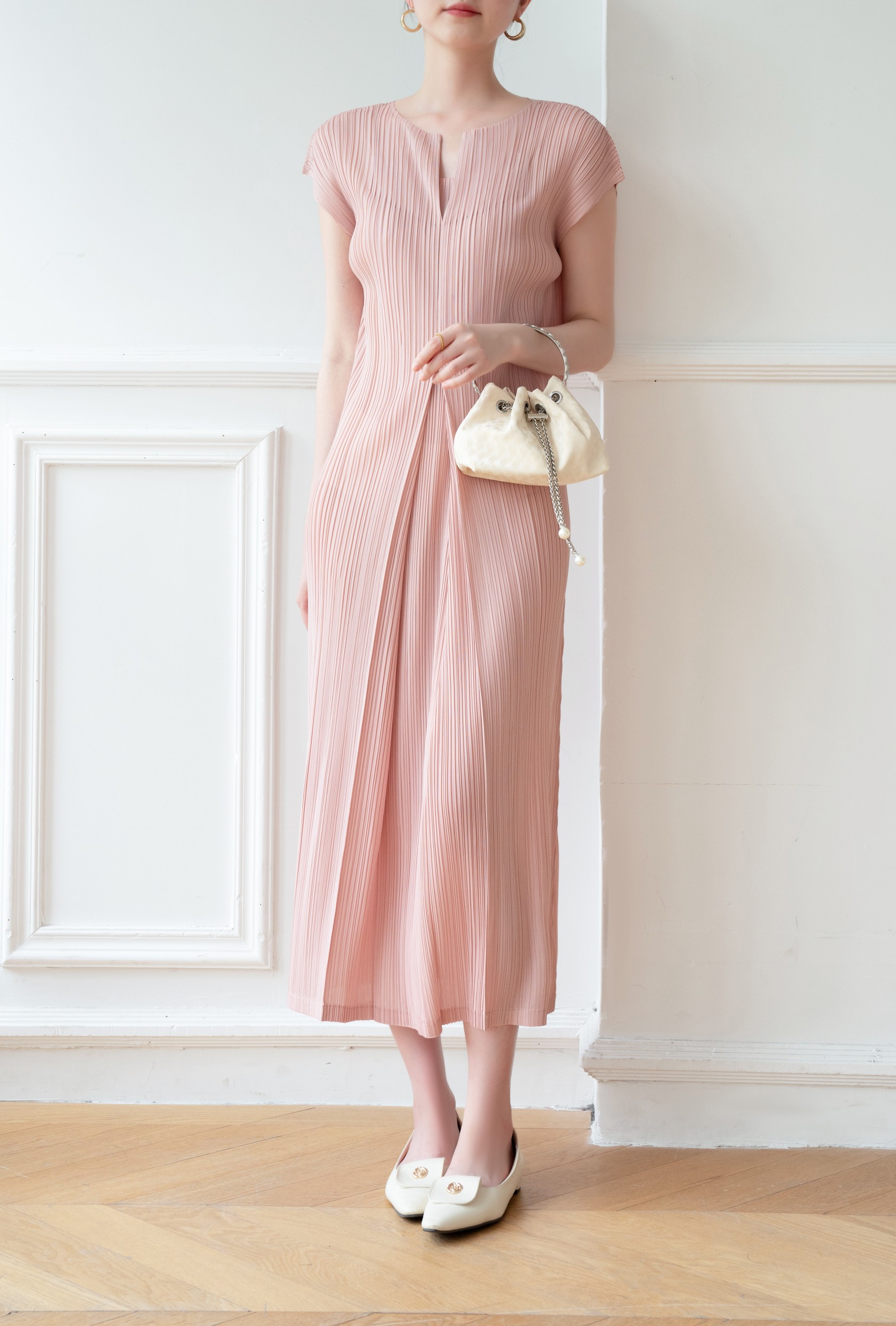 2MUAY รุ่น GJO1530 เดรสพลีทคุณภาพ OPEN NECK CAP SLEEVE PLEATED DRESS 10 สี FREE SIZE
