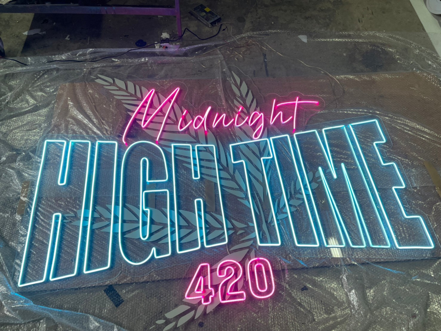 ไฟนีออน เฟค