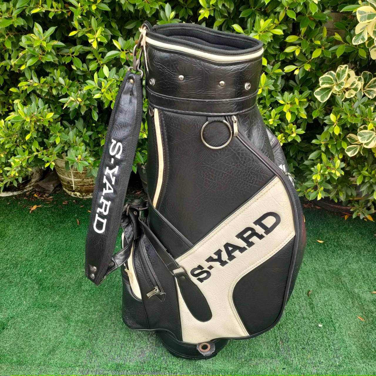 ถุงกอล์ฟ S-YARD T9 DRIVER มือสอง **ตำหนิมีรอยขาดตรงที่จับเเละ COVER มีรอยขาด**โปรดสังเกตตำหนิให้ดีก่อนซื้อ** มือสอง ของแท้ BY NakaraLuxurious