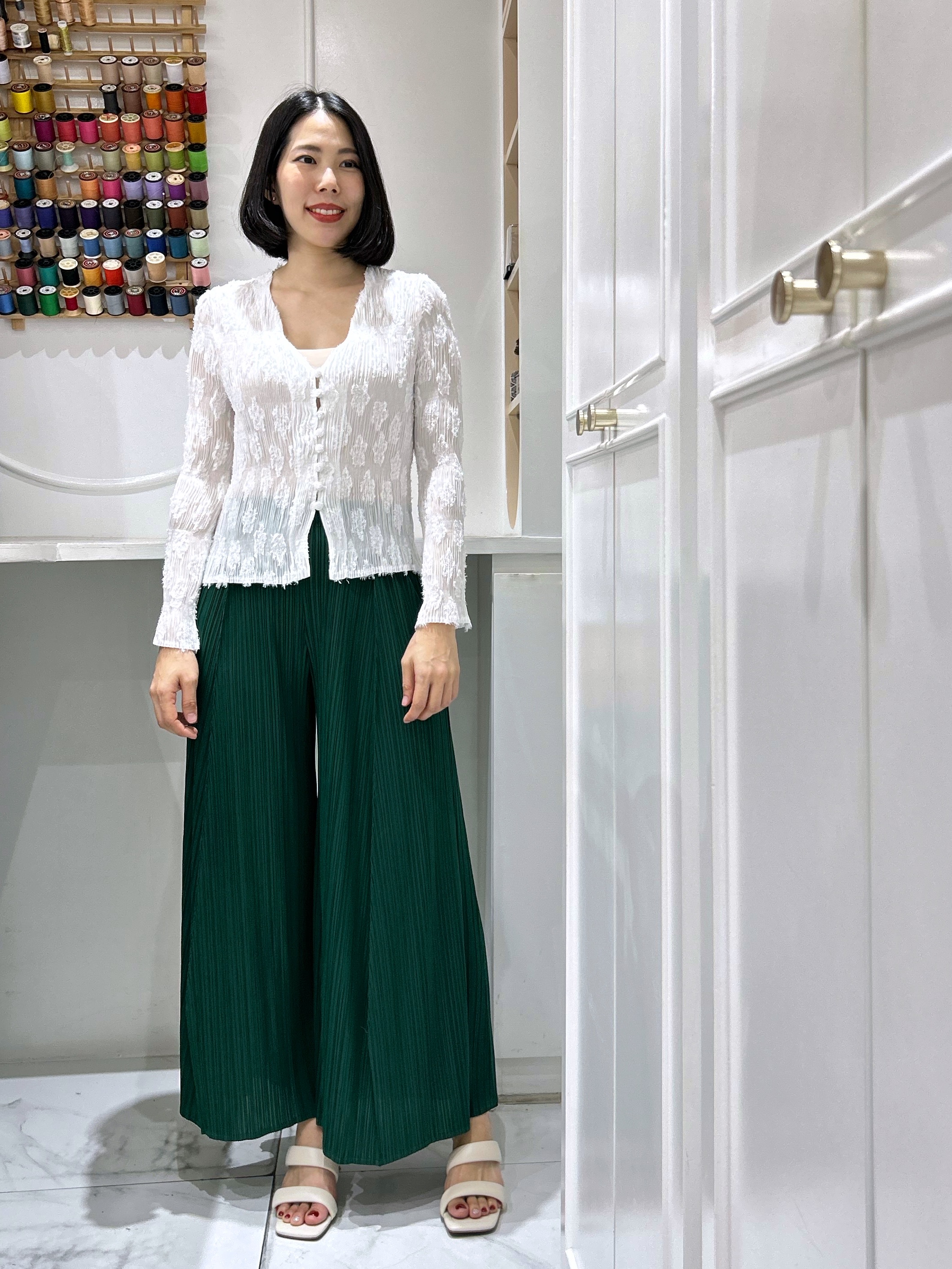 ปรับราคาลง20%!! 2MUAY รุ่น GJO2025 เสื้ออัดพลีทคุณภาพ V NECK BUTTON FRONT CRINKLE PLEATED TOP 6 สี FREE SIZE