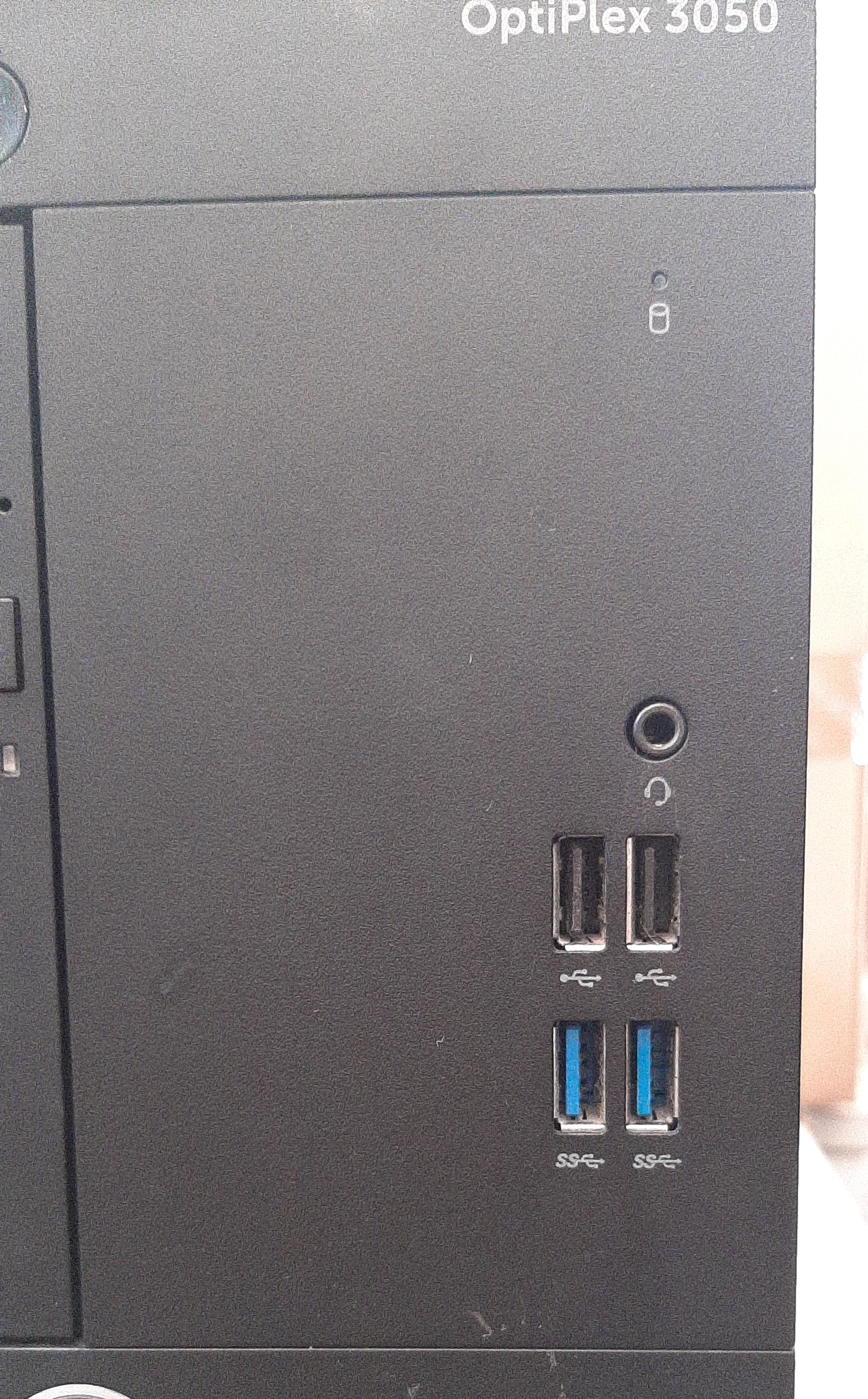 Dell optiplex 3050 MT (CPU : i5-6500 Ram : 8 GB SSD: M.2 240 GB NVME)