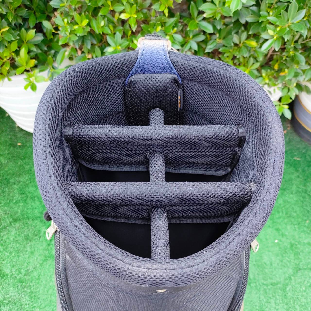 ถุงกอล์ฟ KASCO มือสอง สภาพสมบูรณ์ มีซีดนิดหน่อย ตามรูป แต่โดยรวมสวยครับ