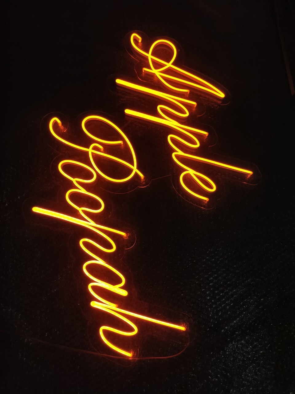 ไฟนีออน เฟค