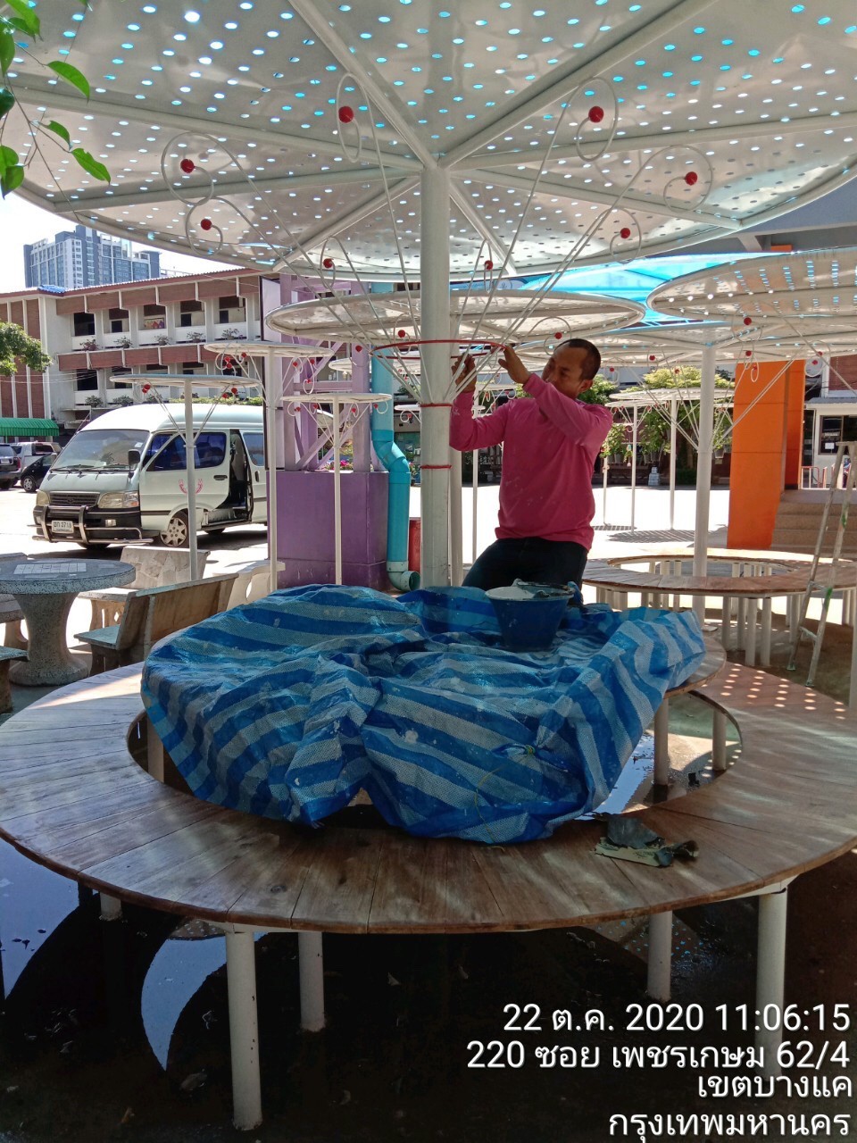 ราชวินิตประถม(บางแค)ทำเวที,ประตู,ที่นั่ง,สนามเด็กเล่น