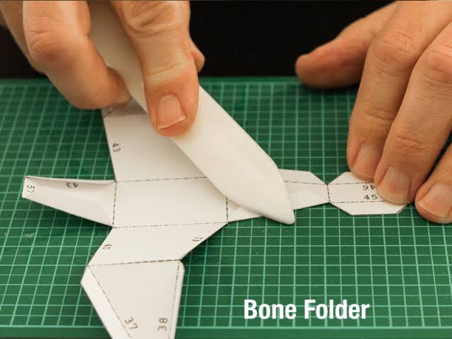 T044 Bone folder แท่งดันทรงกระเป๋า ทำจากกระดูกวัว อุปกรณ์งานหนัง leatherbrass**ราคาต่อชิ้น**