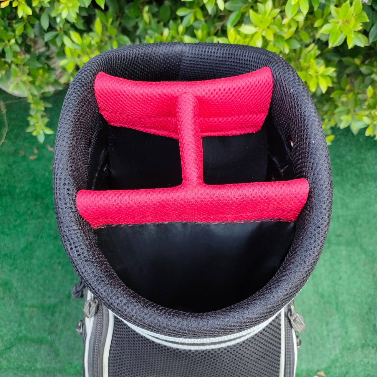 ถุงกอล์ฟ NIKE มือสอง สภาพสวยสมบูรณ์มาก ถุงของแท้ กันน้ำ น้ำหนักเบา แข็งแรง น่าใช้มาก แบรนด์ดี มือสอง ของแท้ BY NakaraLuxurious