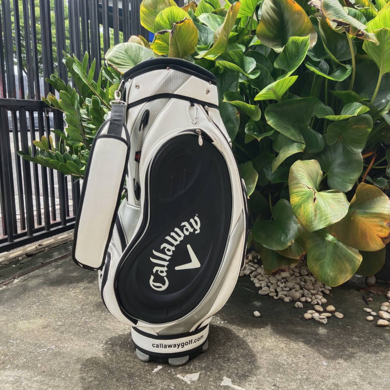 ถุงกอล์ฟ Callaway มือสอง – แบบ 14 ช่องแยกไม้ ฟังก์ชันครบ ตอบโจทย์นักกอล์ฟที่ชอบความเป็นระเบียบ!