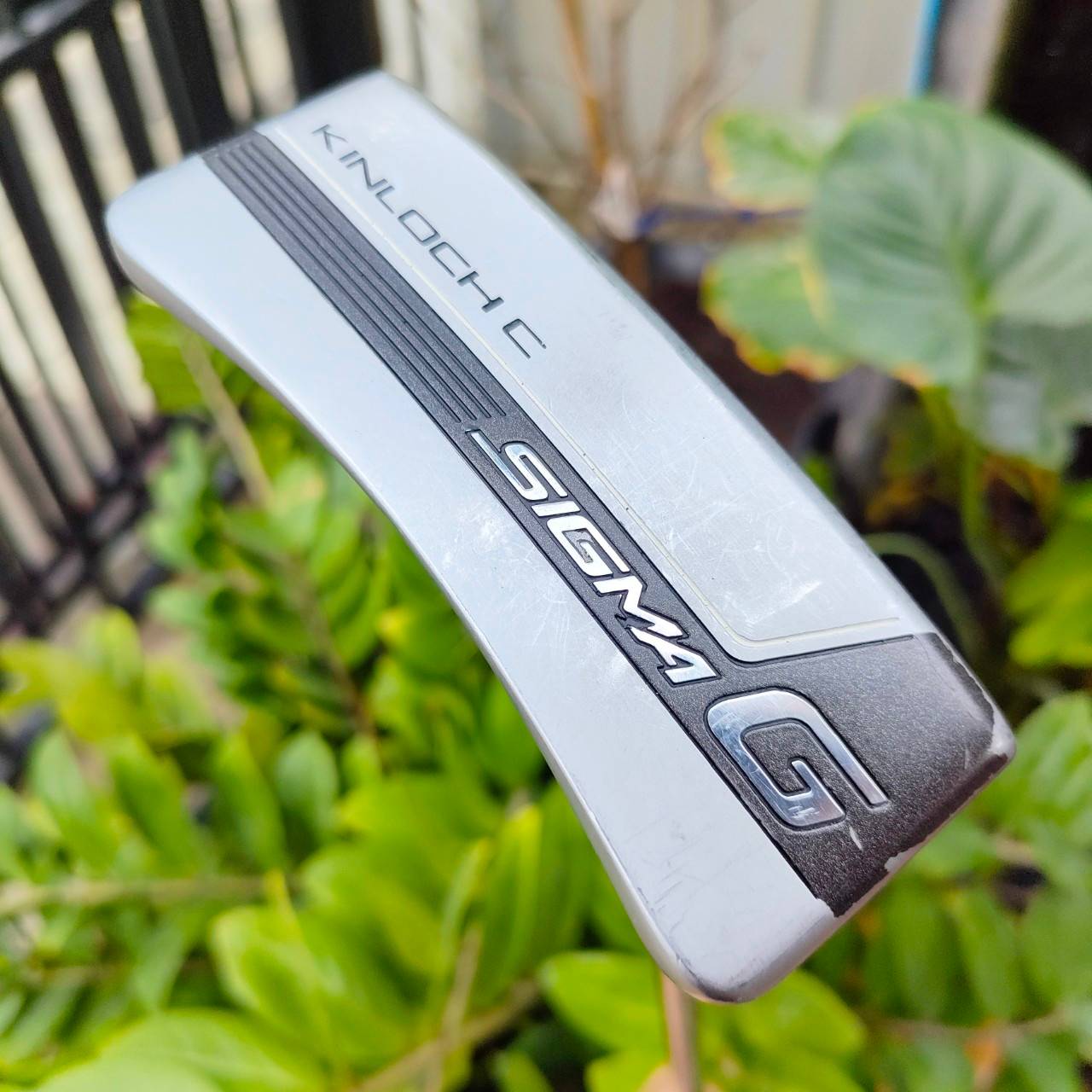 PUTTER PING SIMMA G KINLOCHC ความยาว 34 นิ้ว สุดยอดพัตเตอร์ เม็ดมีดหน้าอะลูมิเนียมกลึงใหม่ มีร่องความลึกและความกว้างที่หลากหลาย ไม้กอล์ฟพรีเมี่ยมมือสอง By NakaraLuxurious