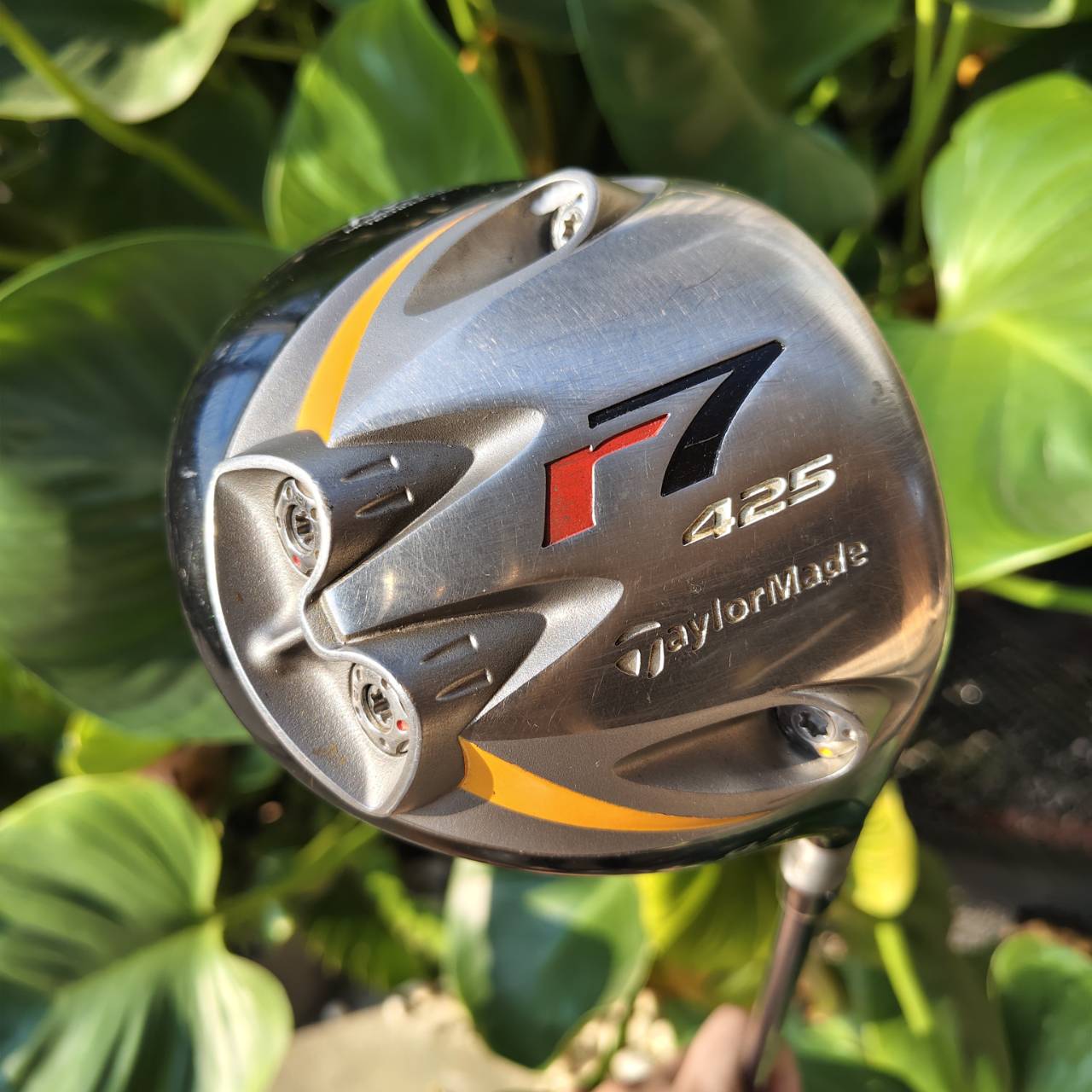 Driver TaylorMade r7 425 องศา 9.5 ออกแบบตามหลักอากาศพลศาสตร์เพื่อลดแรงต้านลม ช่วยให้เร่งสปีดหัวไม้
